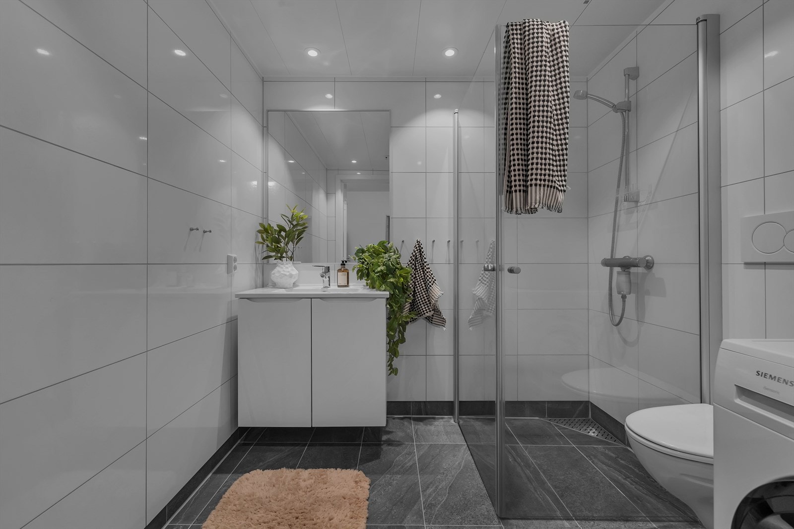 Flislagt bad med gulvvarme også her Galleribilde