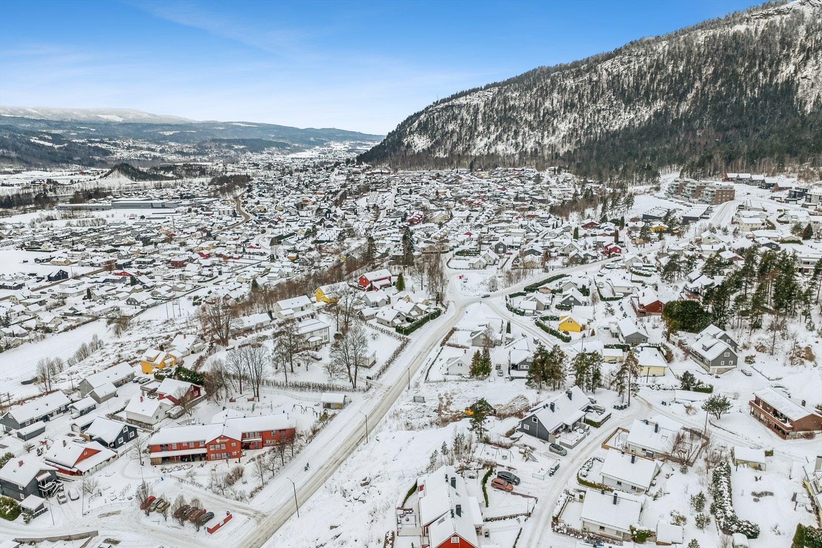 Naturnært bomiljø med gode rekreasjonsmuligheter. Galleribilde