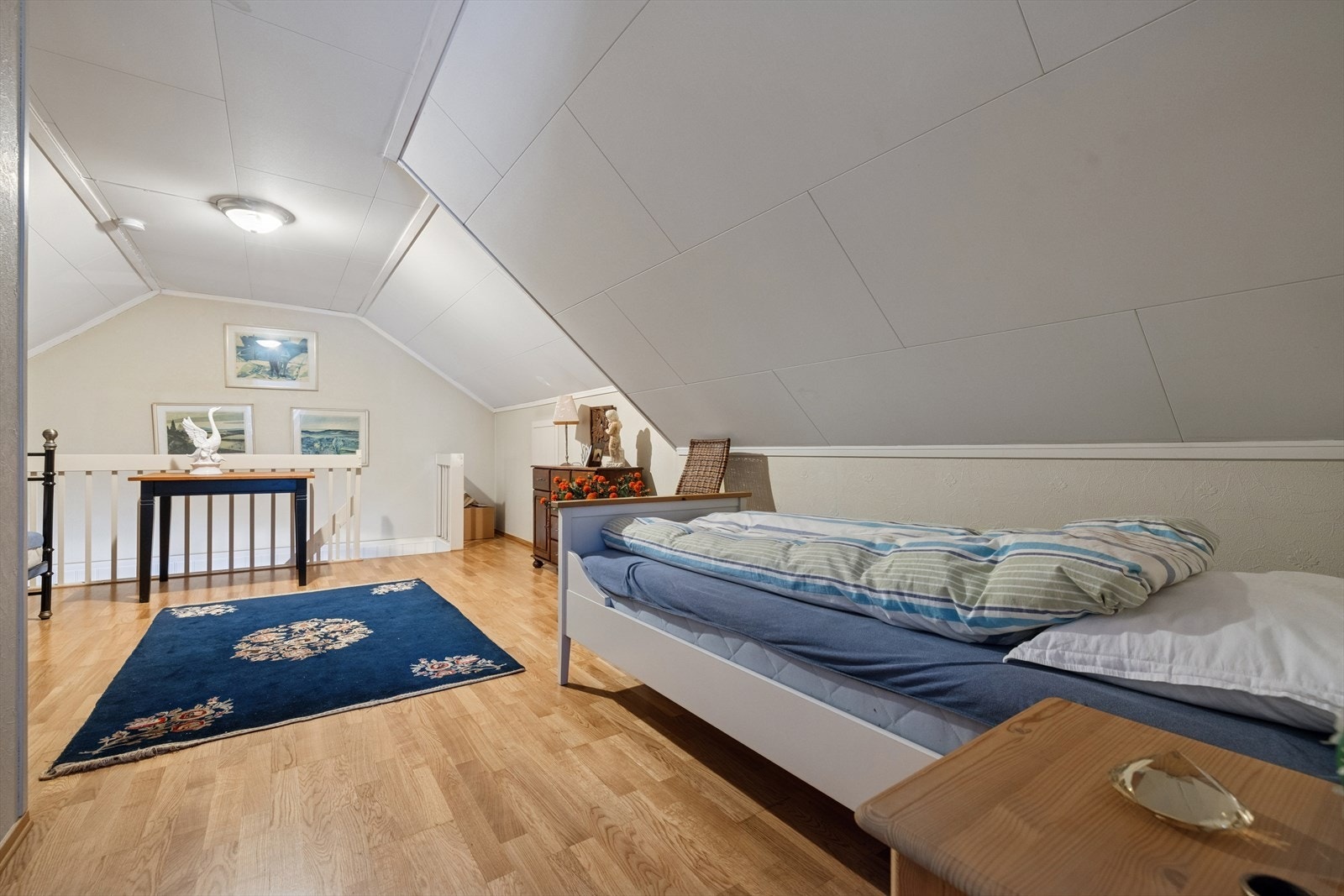 Loftstue med god plass til både soneinndeling og møblering. Galleribilde