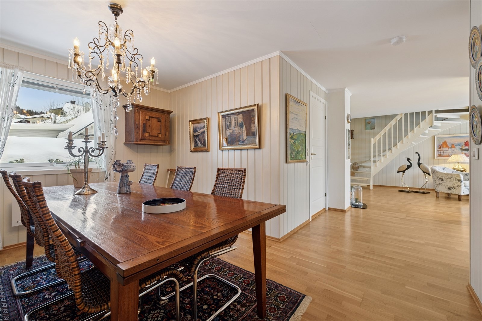 Spisestue som opprinnelig var et soverom, men som er omgjort for å gi bedre plass og en mer åpen løsning mot stuen. Galleribilde