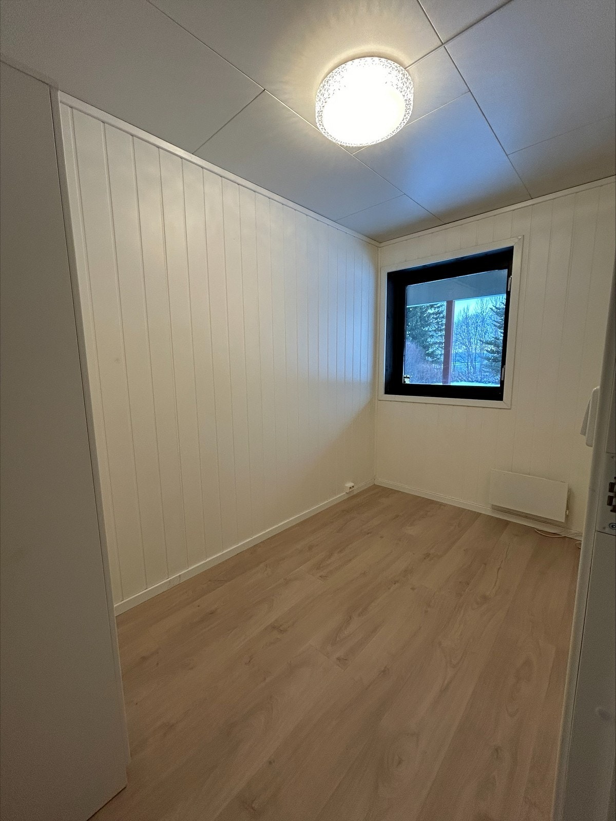 Sov 1 - garderobeskap ink. Galleribilde