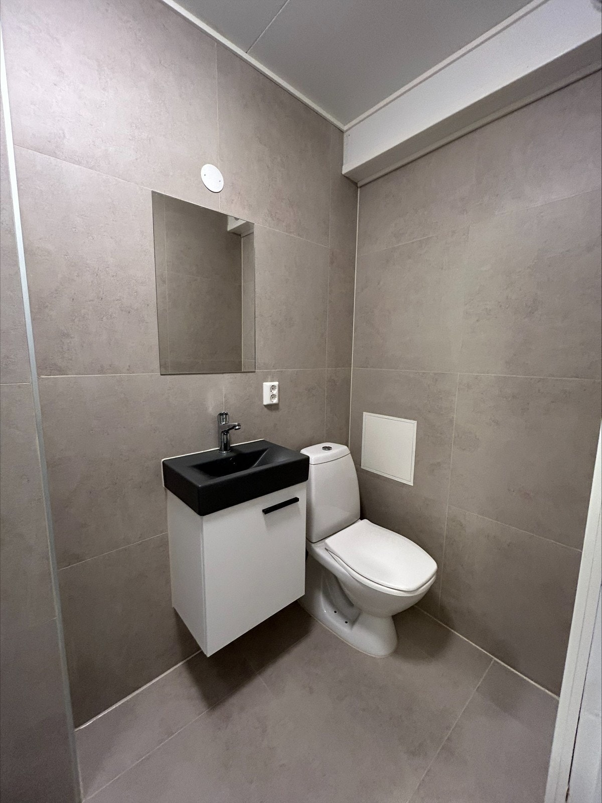 Bad, hybelen har opplegg til vaskemaskin. Galleribilde