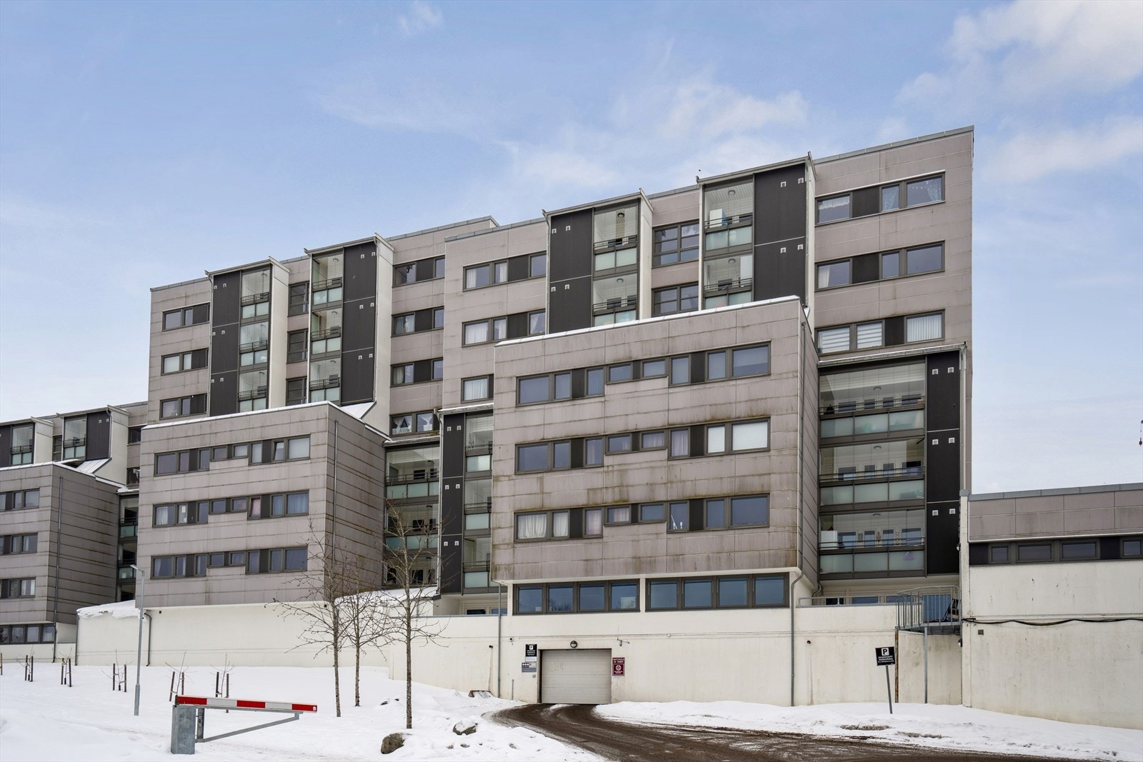 Granstangen 16B ligger i et barnevennlig og rolig boligområde i bydel Alna, nordøst for Oslo sentrum. Galleribilde