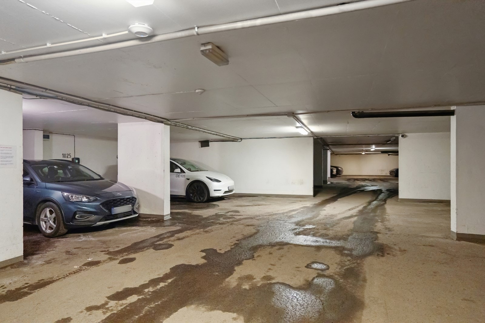 Andelen disponerer en garasjeplass m/ladeboks og en kjellerbod. Galleribilde