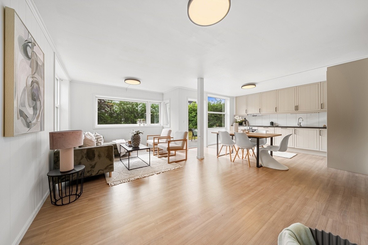 Velkommen til Øystein Møylas veg 7B! En stor og nyrenovert leilighet på mer enn 100 kvm med en særdeles attraktiv beliggenhet. Høy standard. Galleribilde