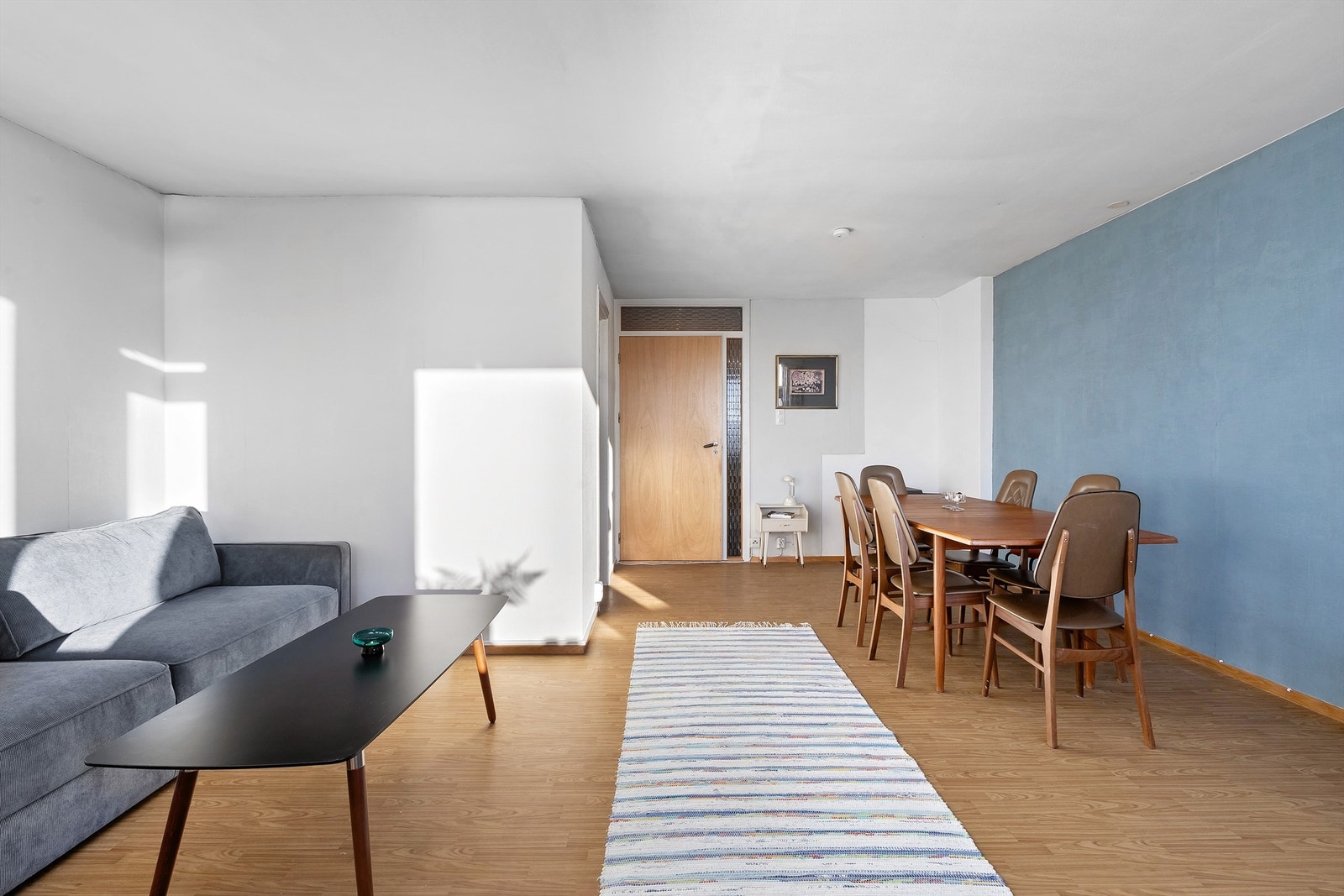 Det er rom for sittegrupper samt spisebord Galleribilde