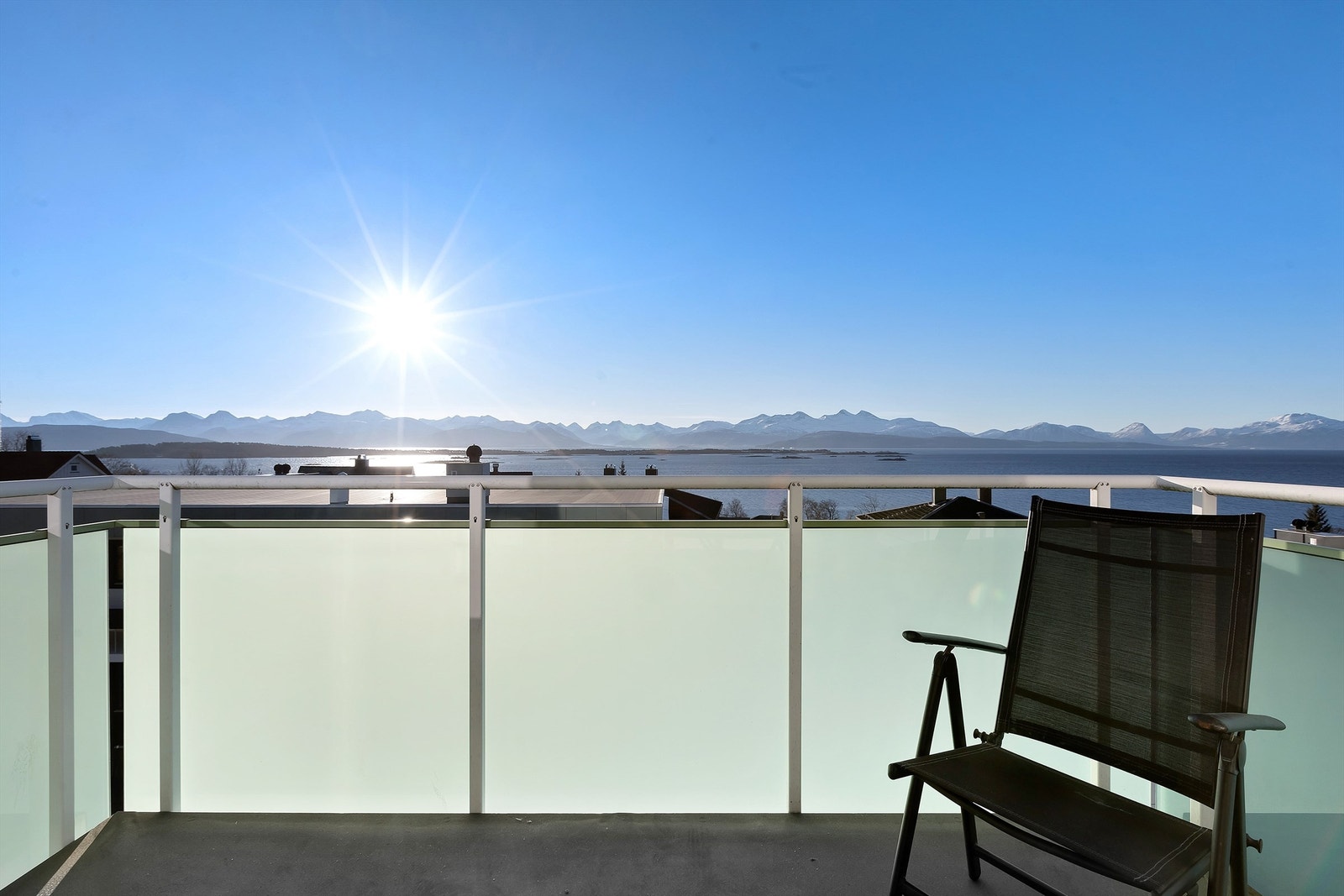 Fra stue er det utgang til veranda på ca 5 m² Galleribilde