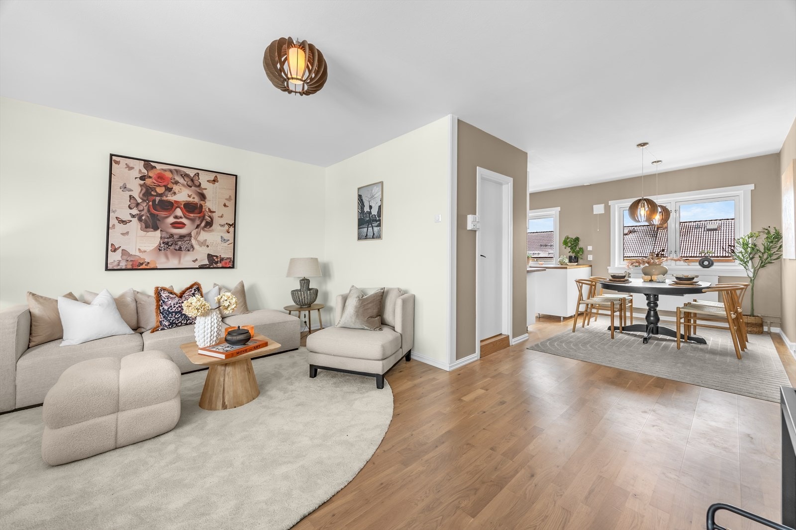 Stian Aaberg v/ DNB Eiendom presenterer Rugveien 34! Galleribilde