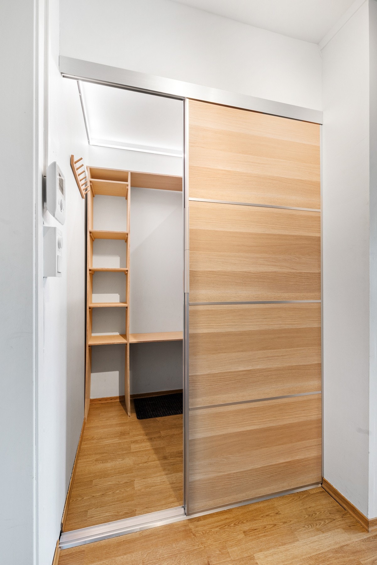 Dørcalling er montert ved inngangsdør Galleribilde