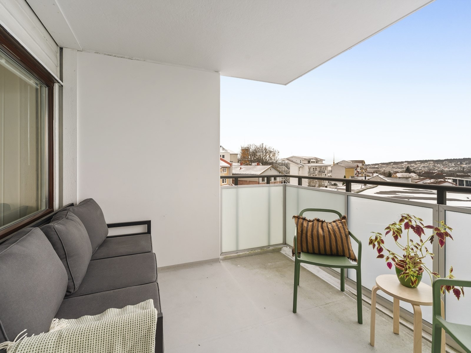 Balkongen er på hele 10 kvm og er vestvendt Galleribilde