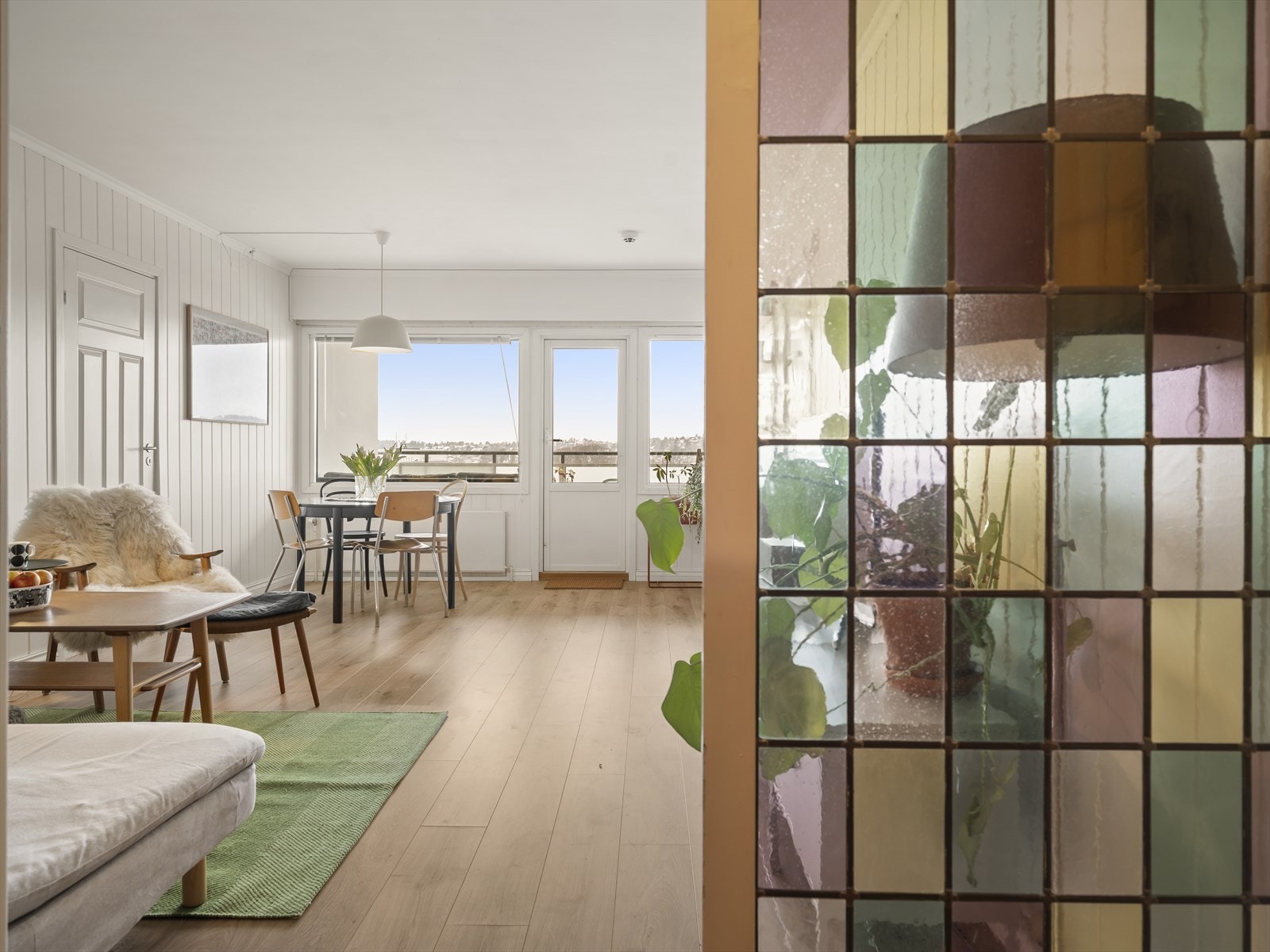 Koselig blyglass inn mot stuen Galleribilde