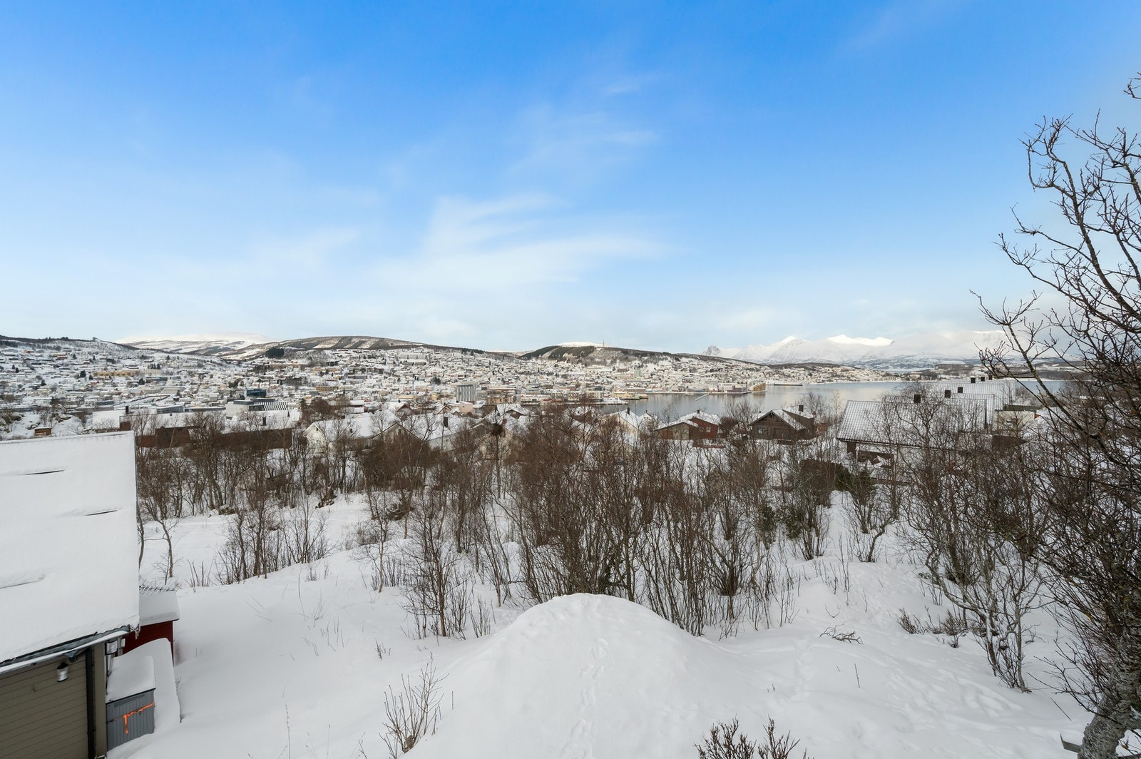 Fra balkong og boligen generelt kan du nyte en fantastisk utsikt. Galleribilde