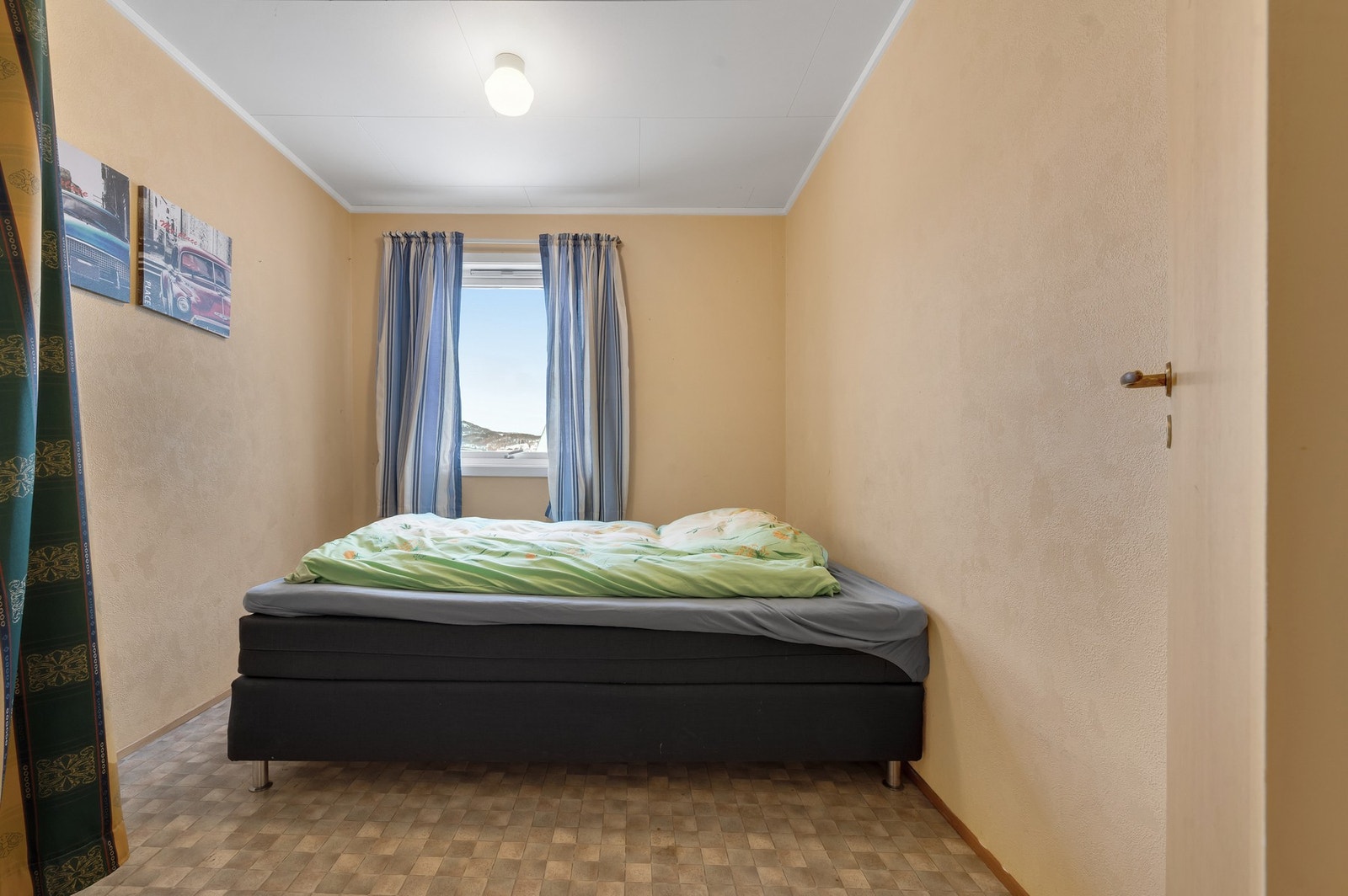 Soverom 2 i underetasje. Galleribilde