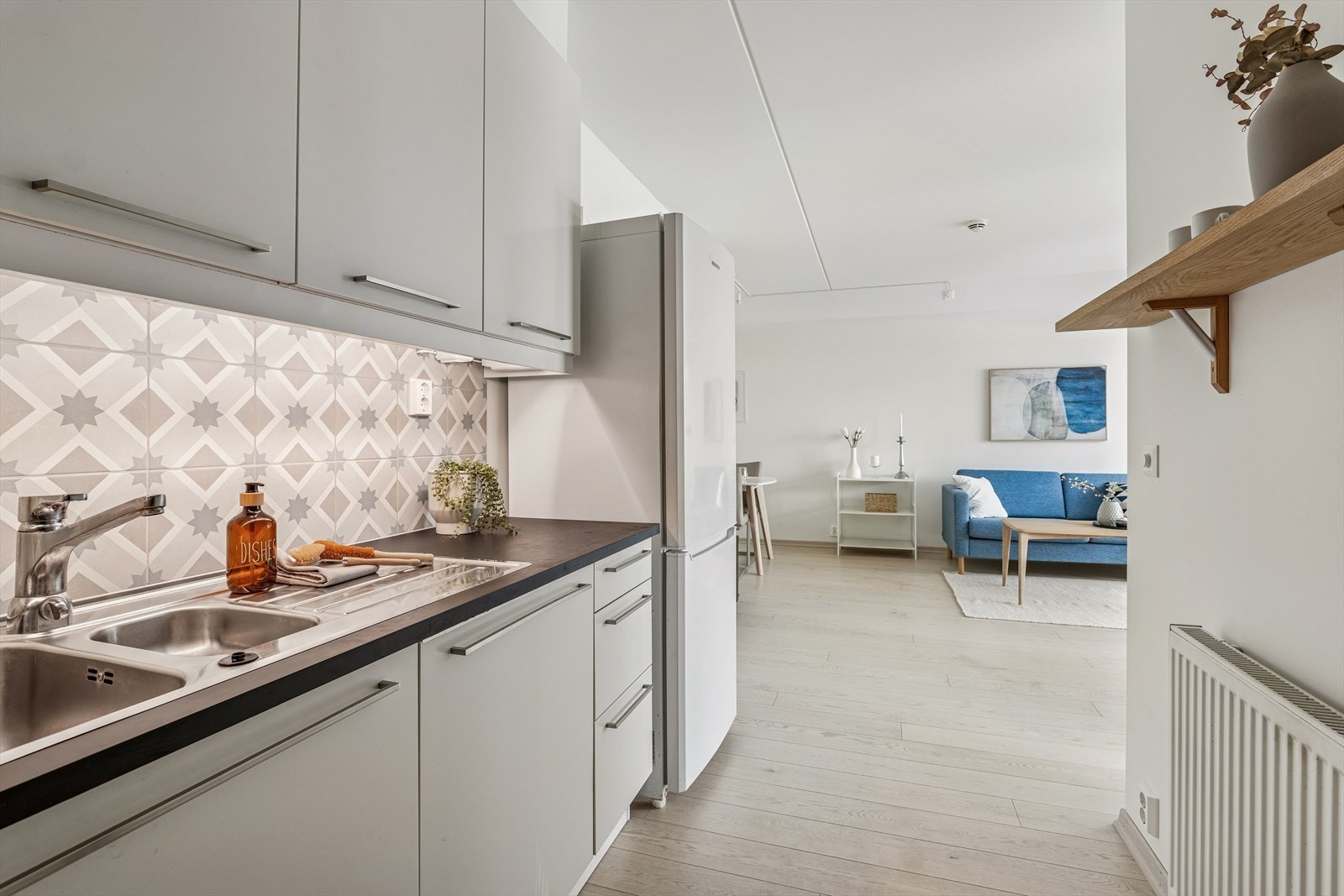 Kjøkkeninnredning inkludert hvitevarer. Galleribilde