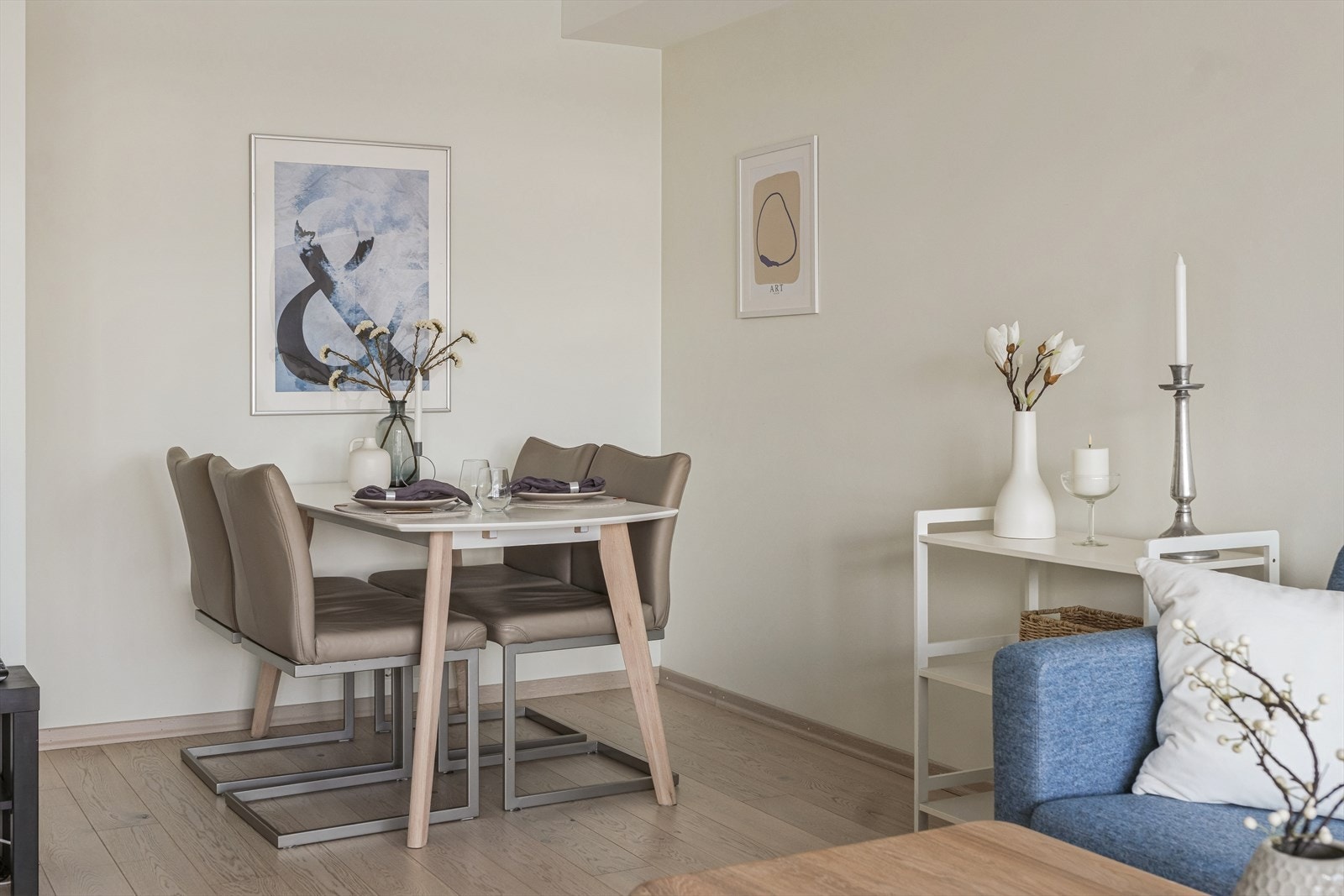 Spisestue hvor bord og stoler kan medfølge. Galleribilde