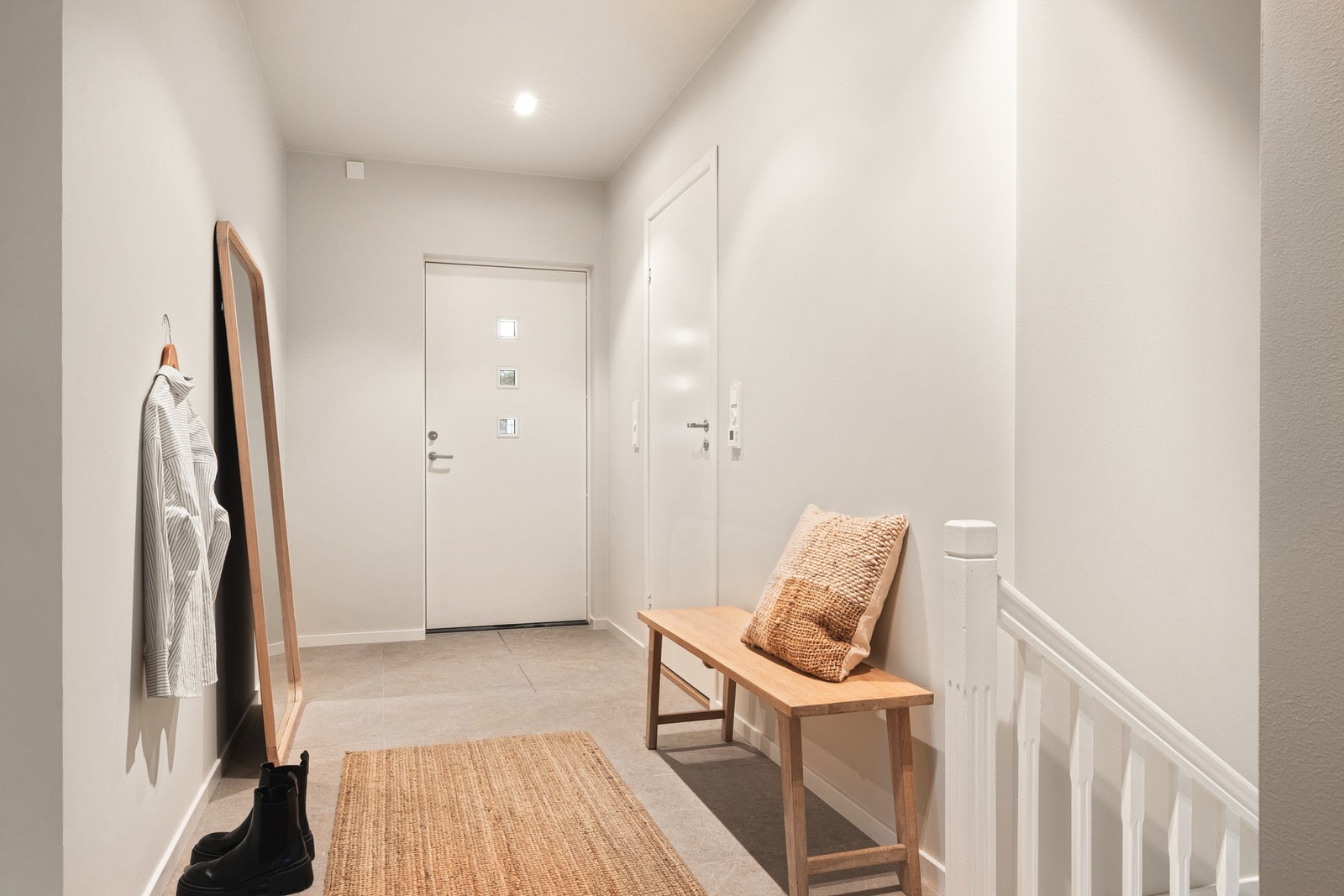 Hovedplanet har et bruksareal på ca. 114 m² og ble fullstendig renovert i 2025/2026. Galleribilde