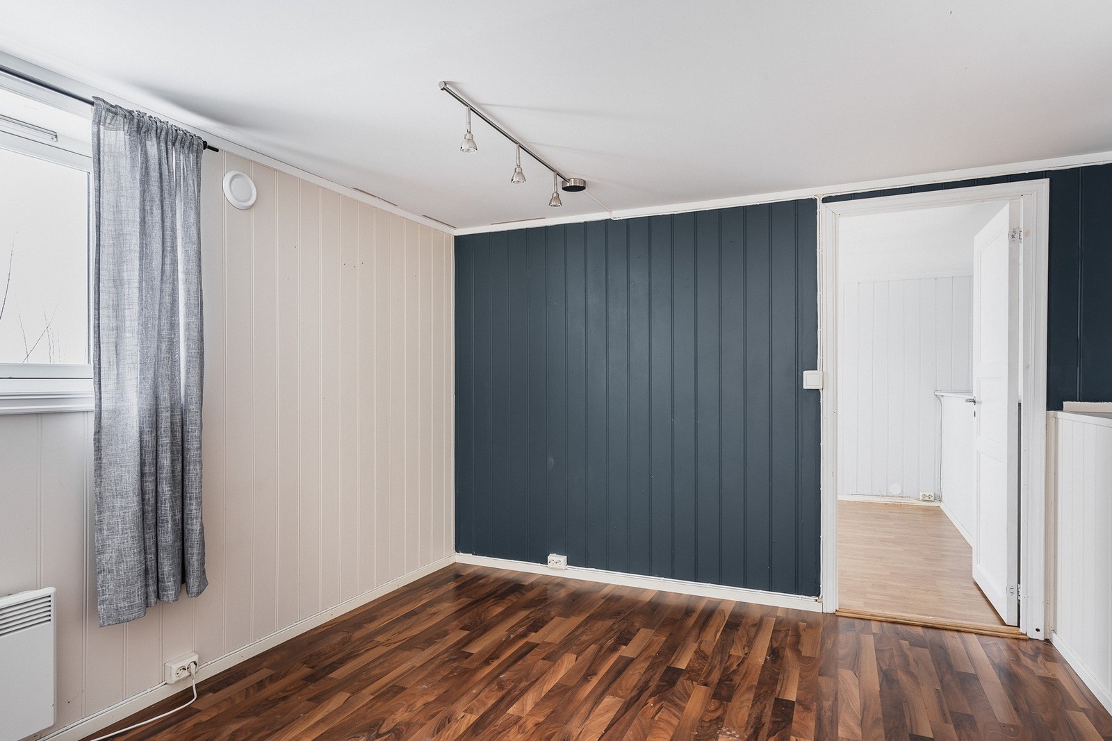 Stuen og kjøkkenet ligger i åpen løsning. Galleribilde