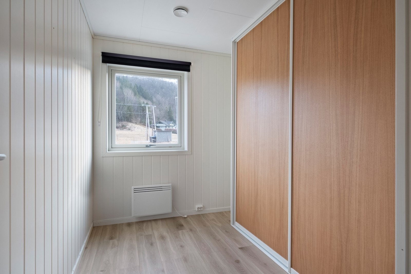 Soverom 2 med god plass til enkeltseng. Galleribilde
