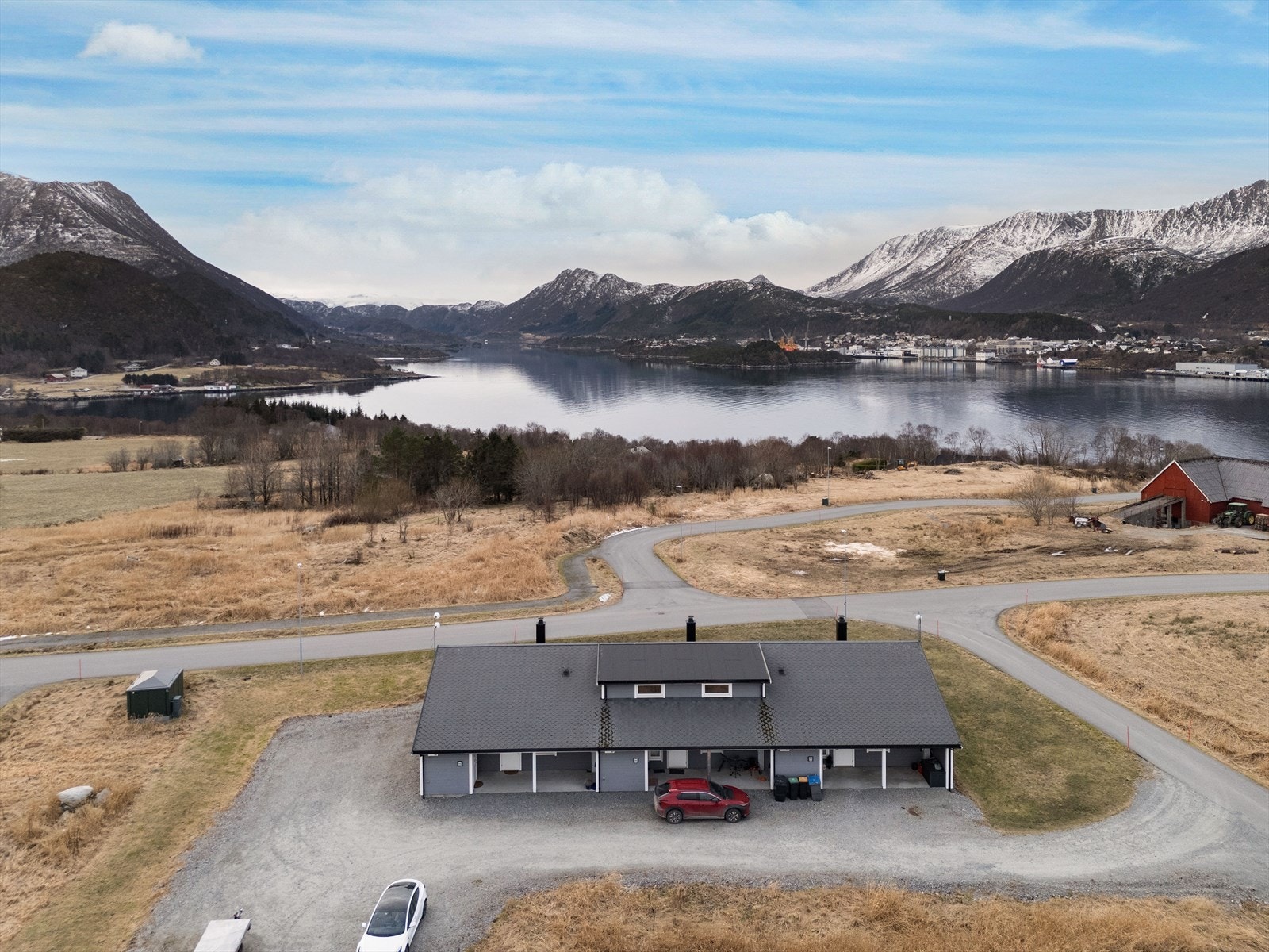 Området byr på rolige omgivelser og en landlig atmosfære, samtidig som det er kort vei til nødvendige servicetilbud. Galleribilde