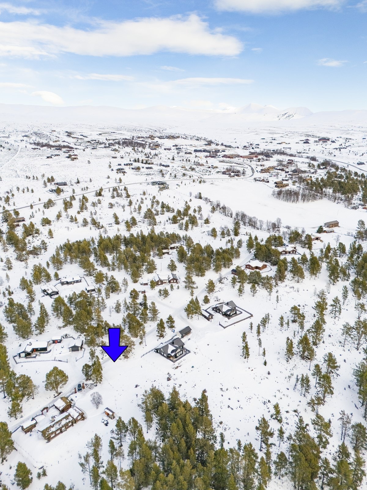 Det finnes flere mil med oppkjørte skiløyper, og sommerstid er det et stort utvalg merkede turstier. Galleribilde