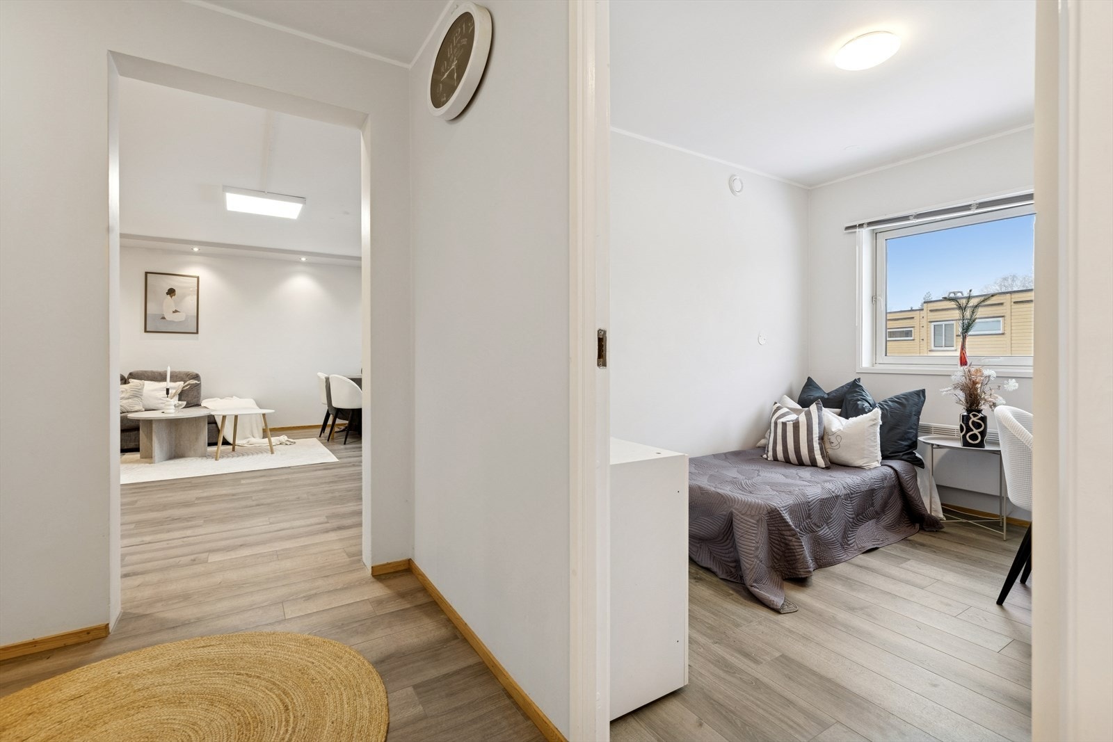 Lys g romslig gang med enkelt tilgang til soveværelsene og baderommet. Galleribilde