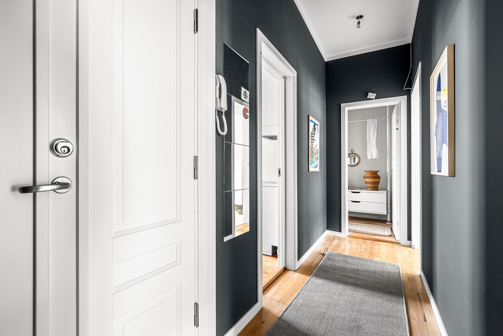 Inngangsparti. Galleribilde