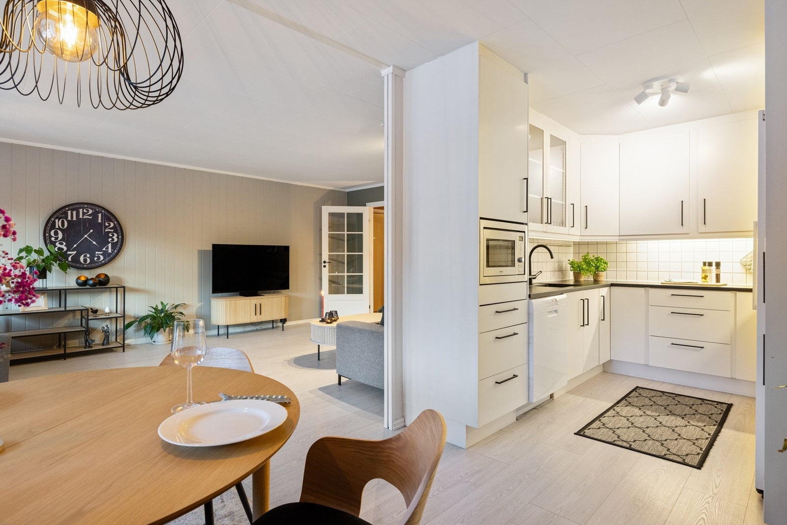 Her får du en leilighet med en lys, praktisk og åpen planløsning mellom rommene. Galleribilde
