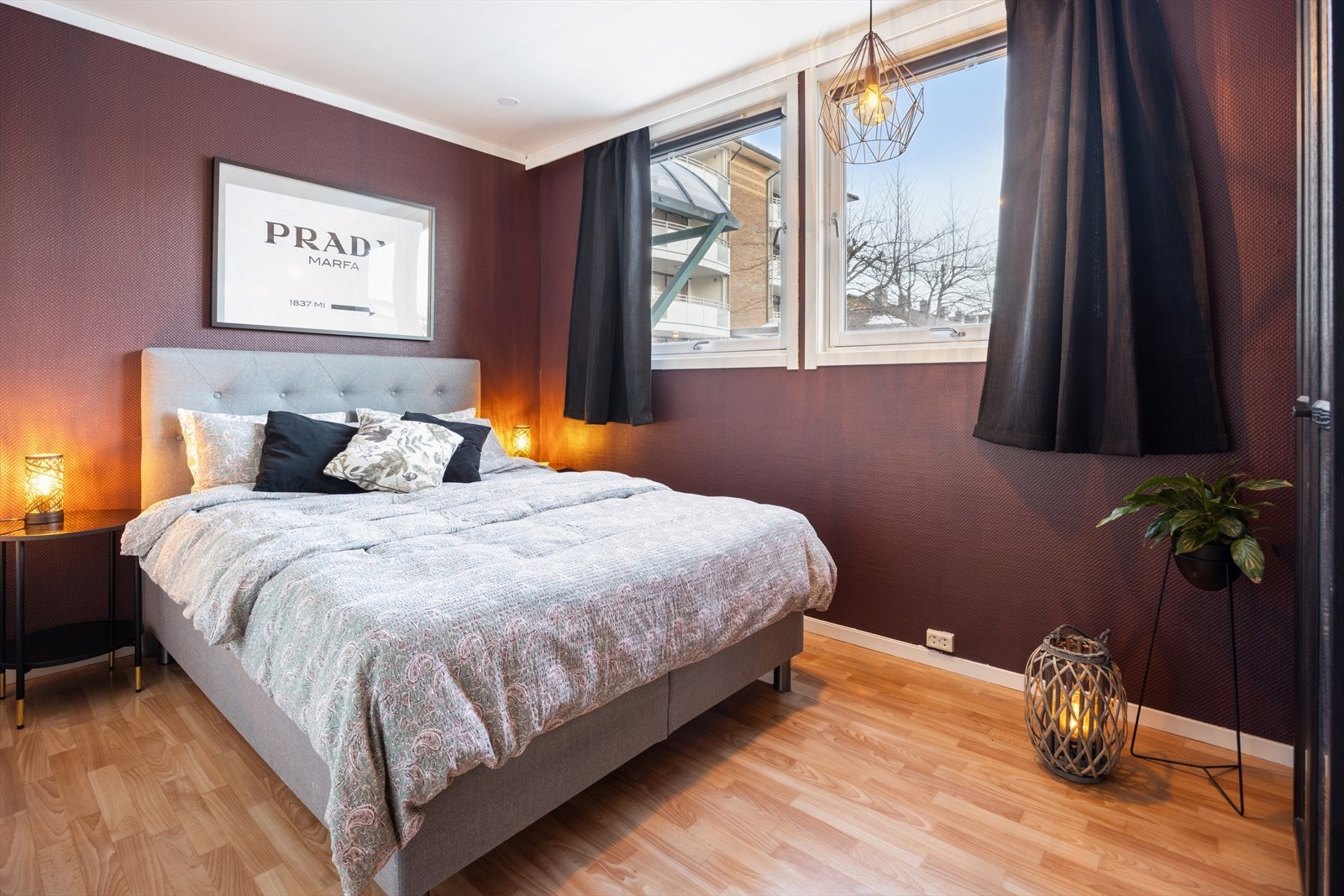 Leiligheten har to soverom på hhv 11,4 m² og 12,1 m². Galleribilde