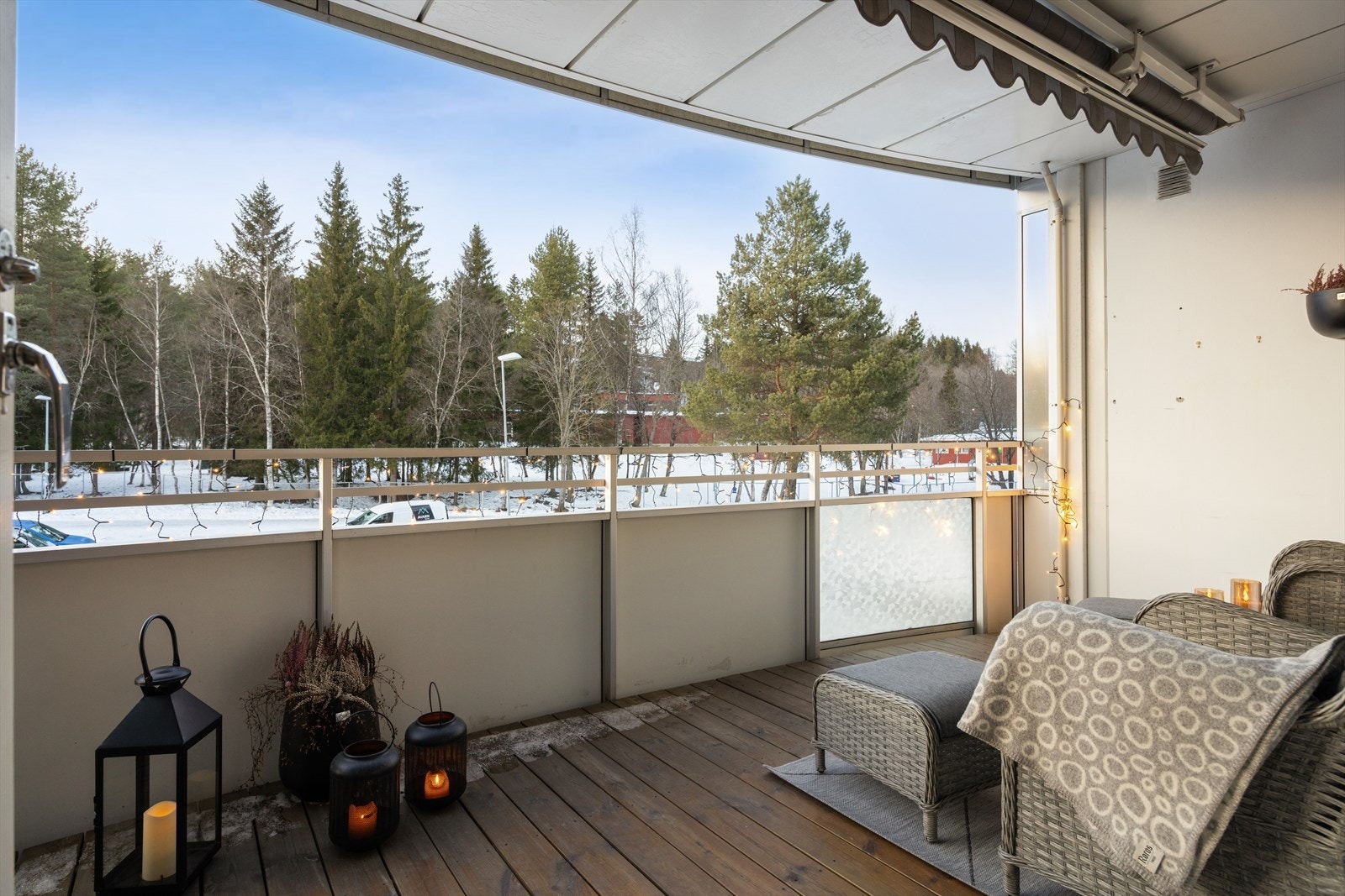 Overbygd balkong til stor glede på gode og varme sommerdager. Galleribilde