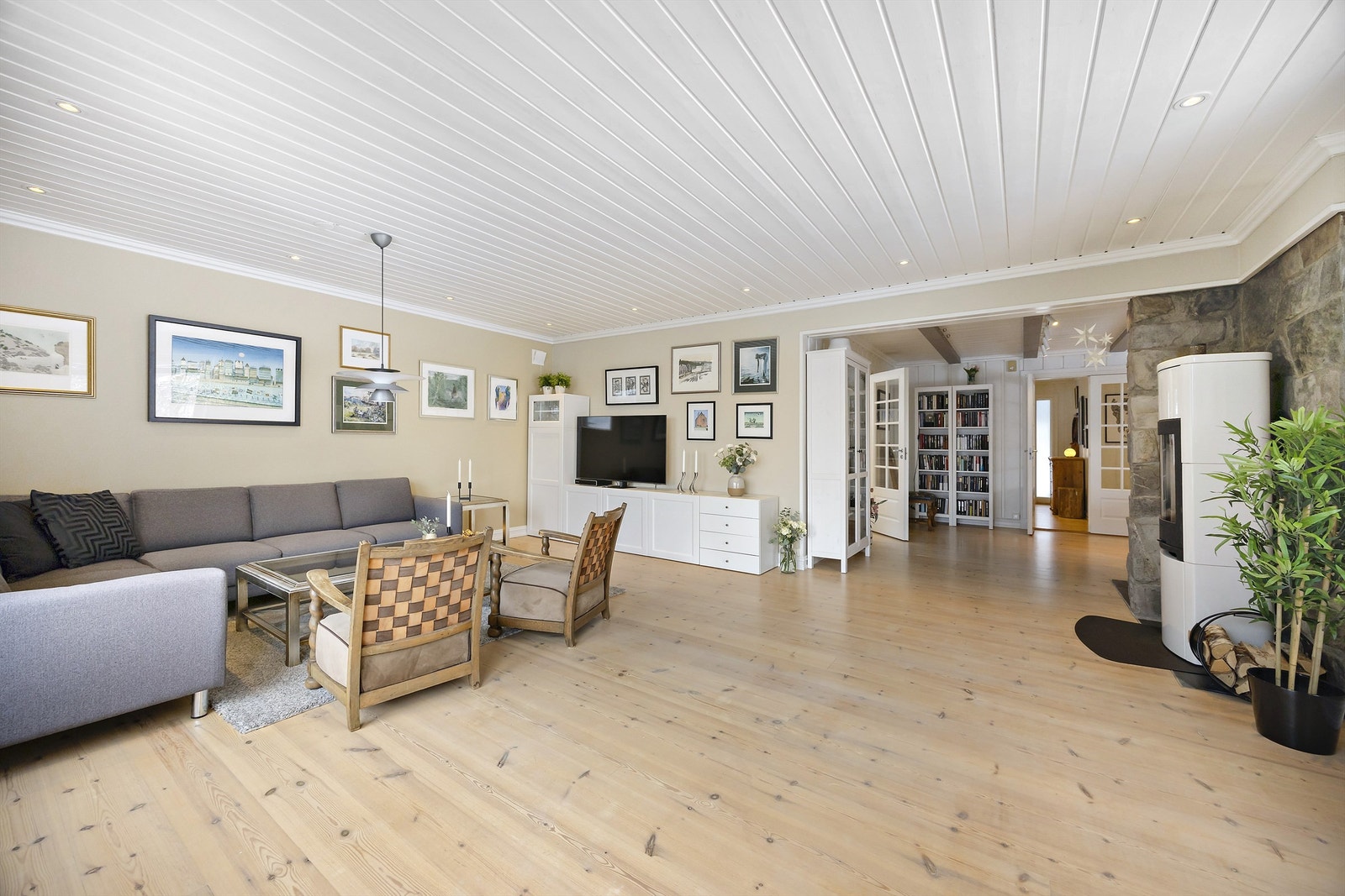 Taklampe i stuen følger ikke med salget Galleribilde