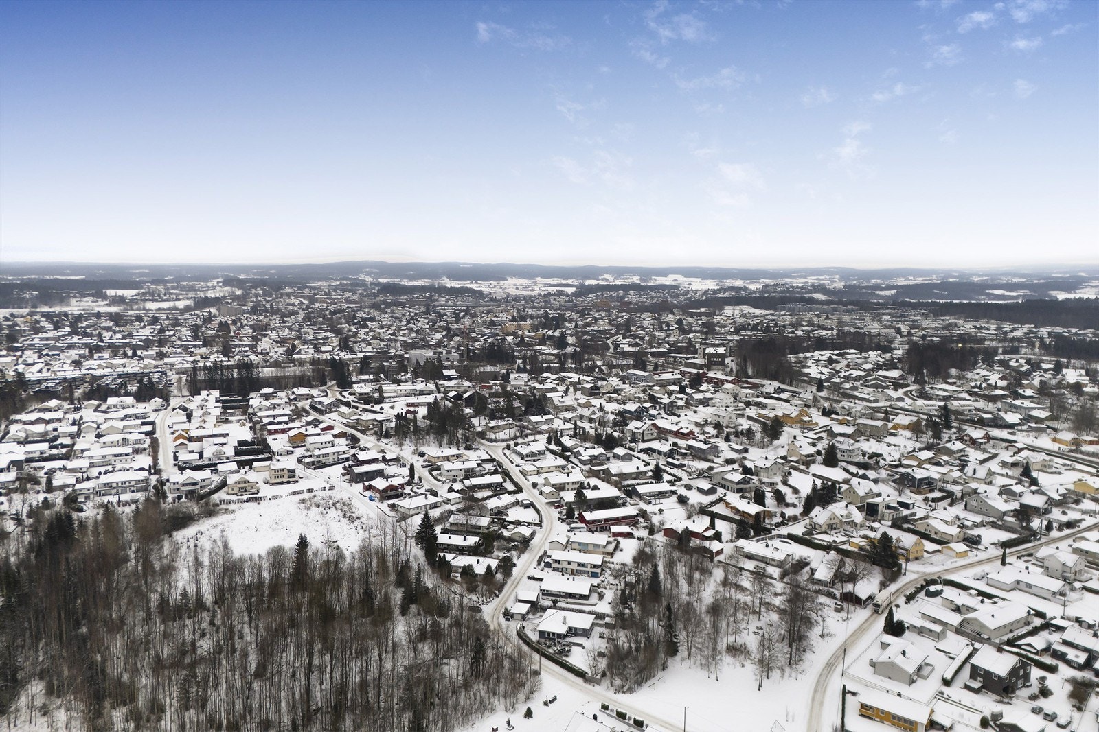Det er ca. 4 minutters kjøring til Ski sentrum og Follobanen som tar deg til Oslo på 12 minutter Galleribilde