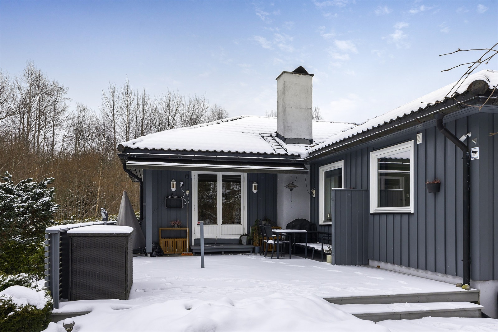 Fra stuen er det utgang til terrasse på ca. 42 kvm. Galleribilde