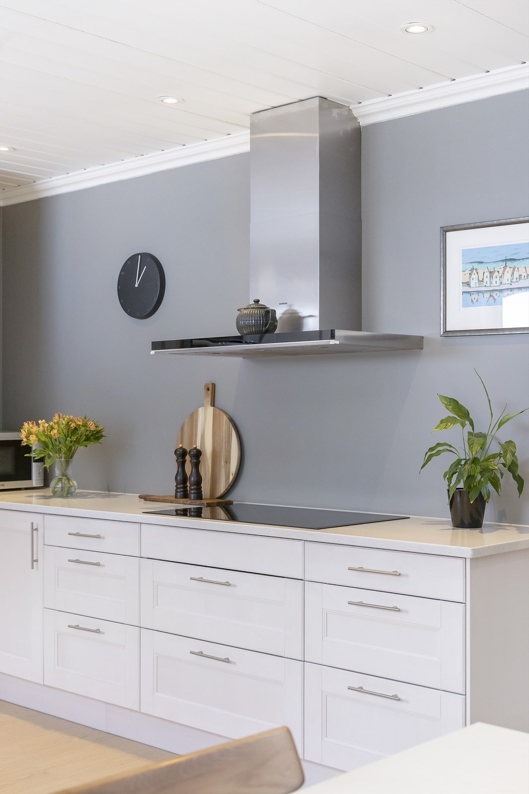 Over platetoppen er det montert ventilator med avtrekk ut Galleribilde