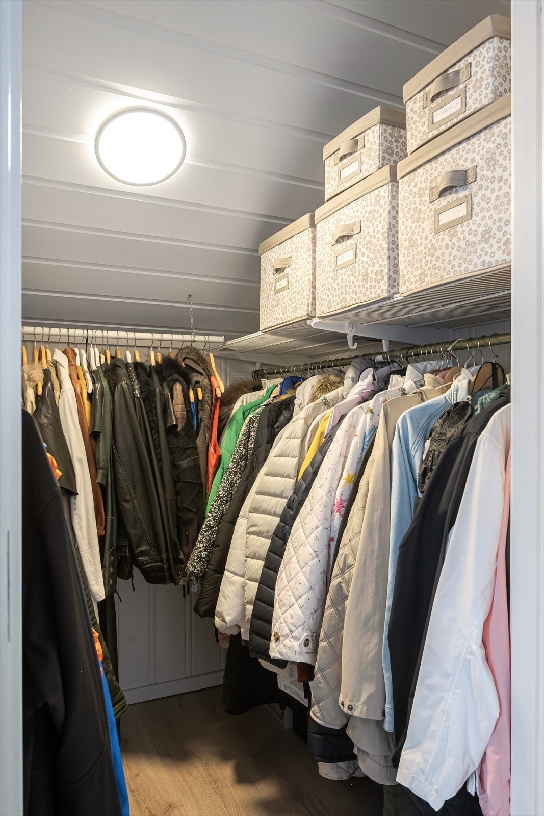 Også på andre siden av gangen for klær og det du måtte ønske. Galleribilde