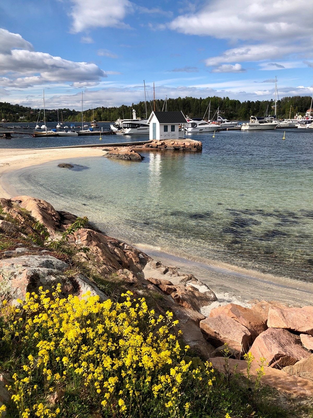 Idylliske Sætre sentrum har virkelig blitt en attraksjon og et flott midtpunkt i Oslofjorden Galleribilde