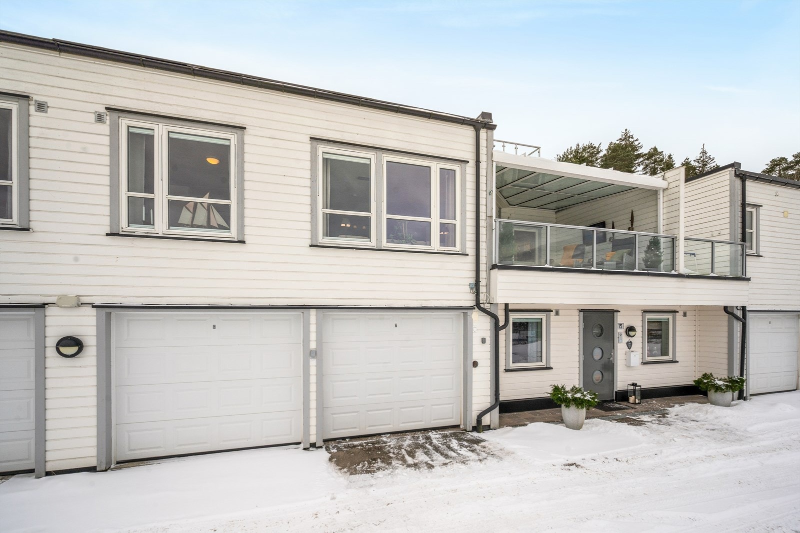 Fin leilighet med moderne og arealeffektiv planløsning, beliggende med nærhet til sjøen. Galleribilde