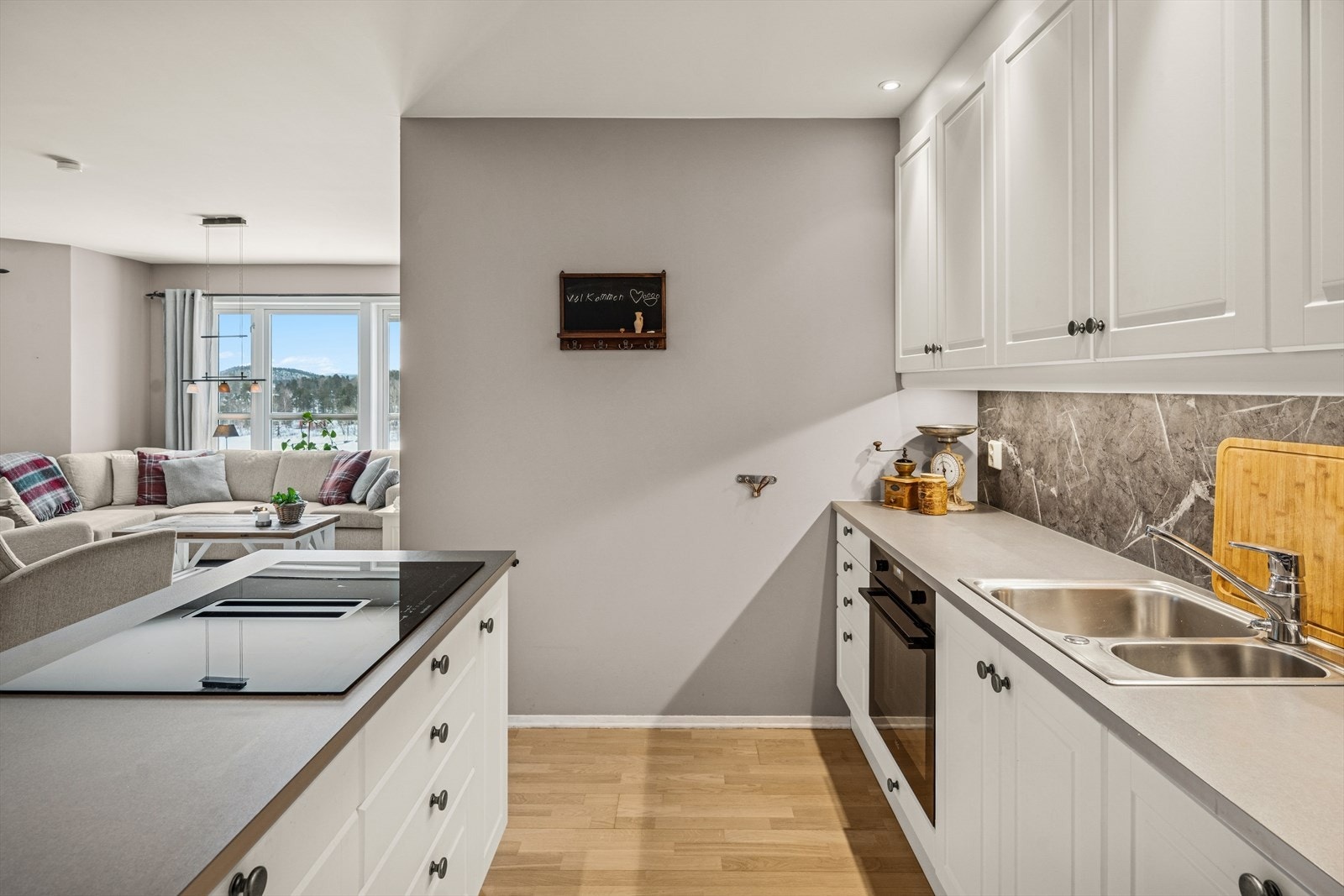 Kjøkkenet fikk nye fronter samt hvitevarer i 2023. Galleribilde