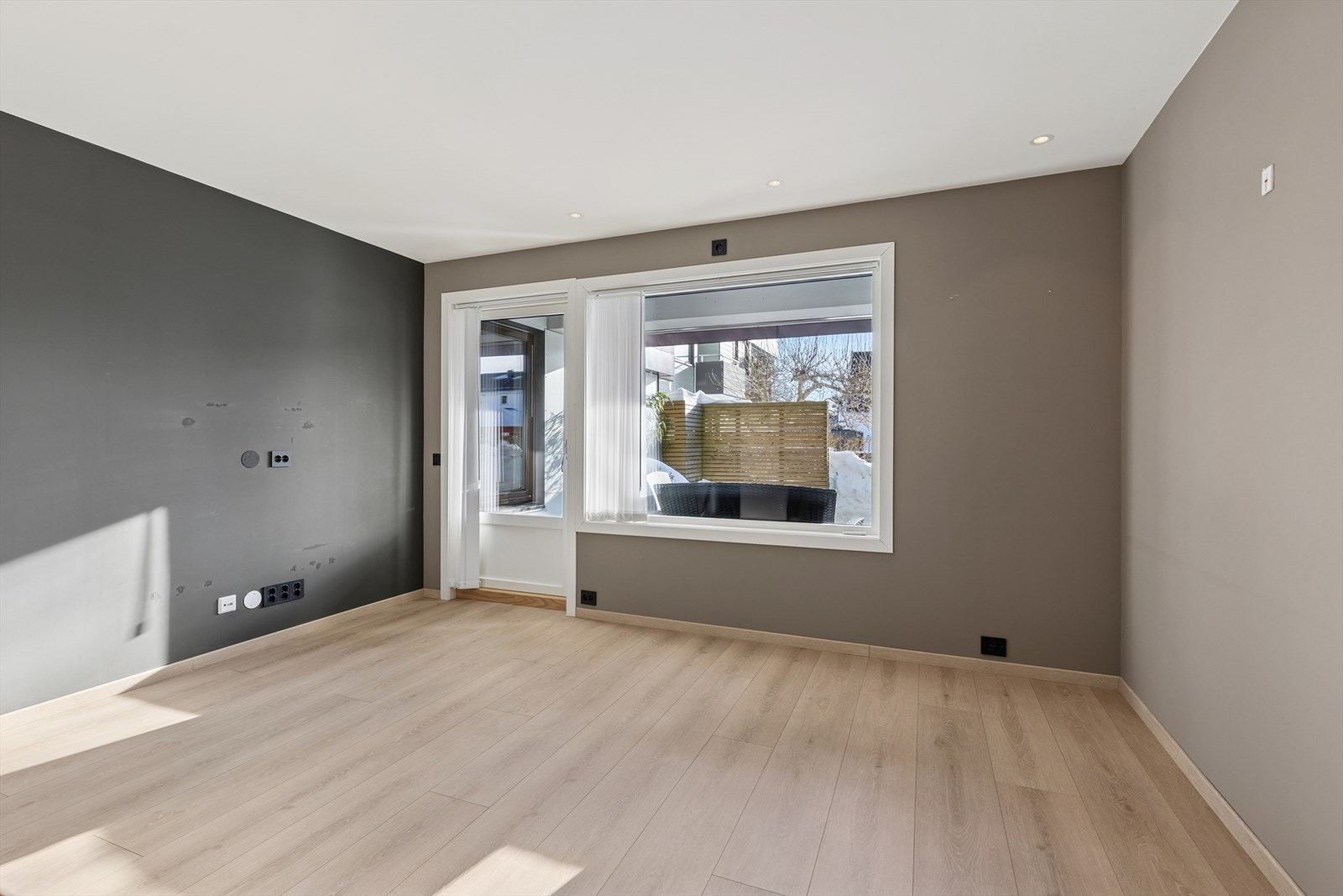 Fra stuen er det utgang til egen terrasse. Galleribilde