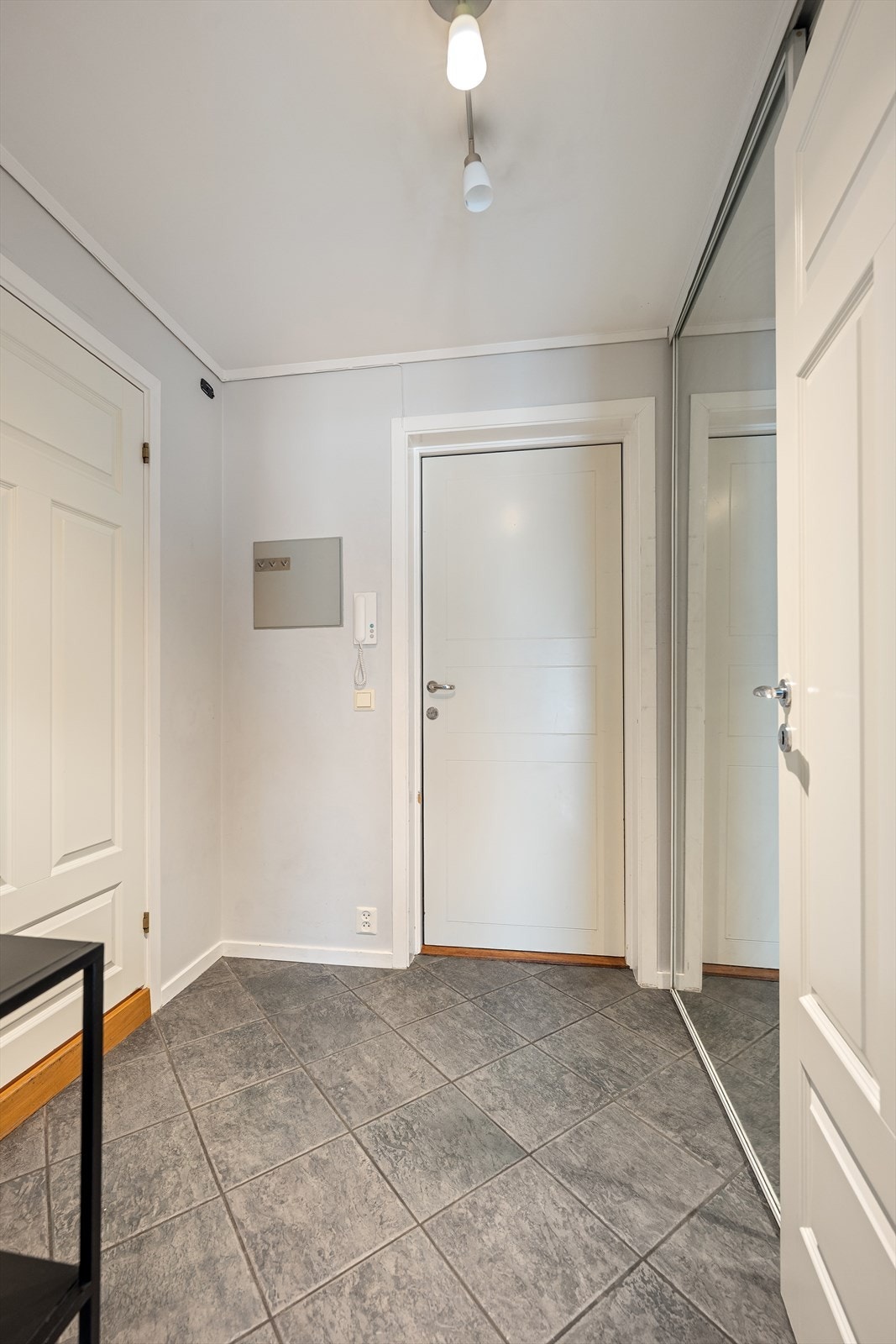 Entréen er praktisk tilknyttet badet. Galleribilde