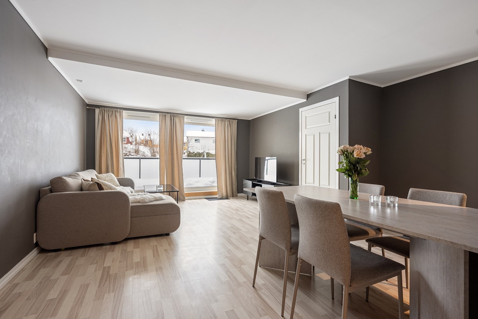 Sara Husebø v/Eiendomsmegler 1 har gleden av å presentere Øvre Frydendal 15 Galleribilde