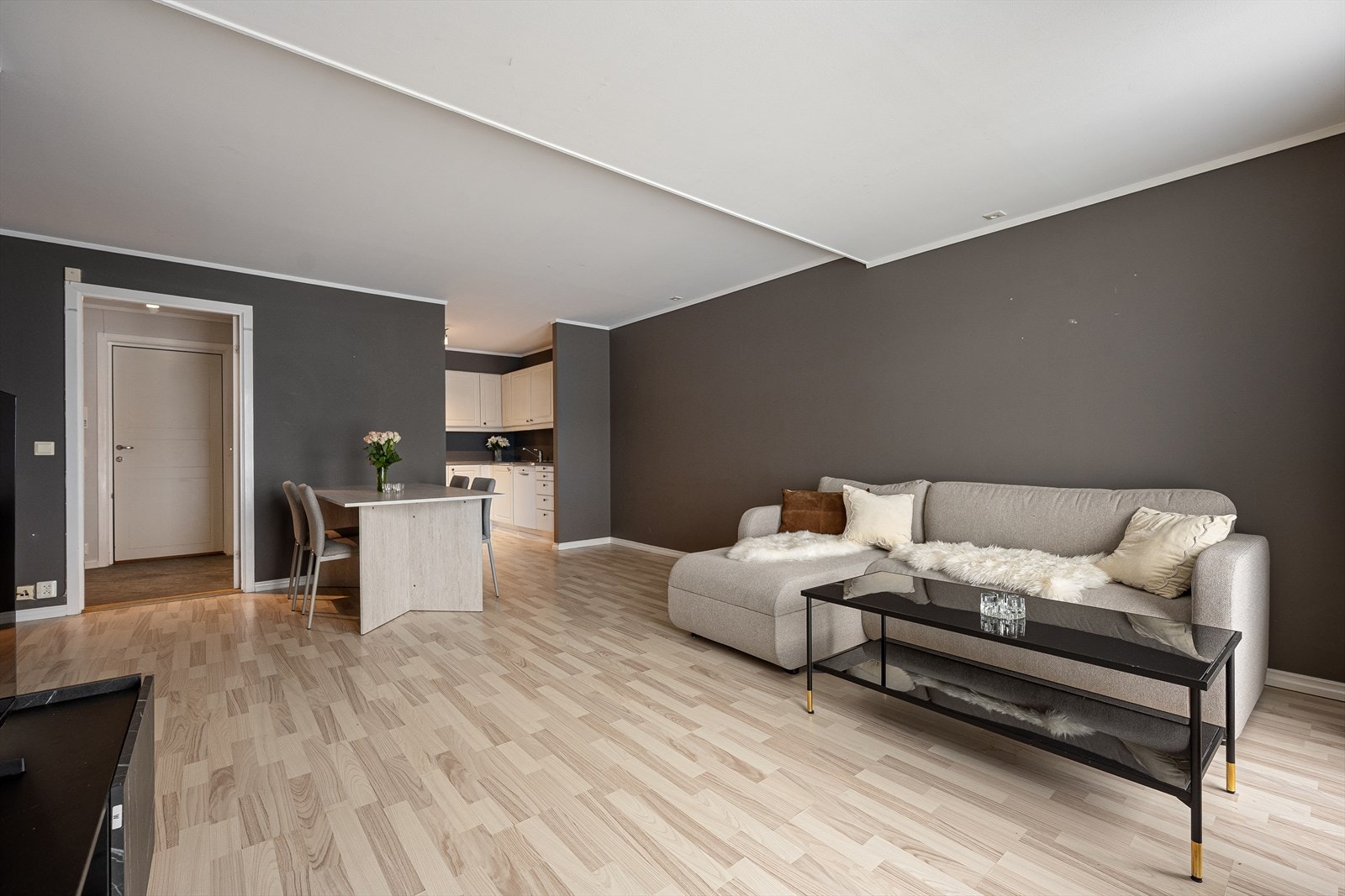 Den gode planløsningen gjør det enkelt å møblere etter ønske og behov. Galleribilde