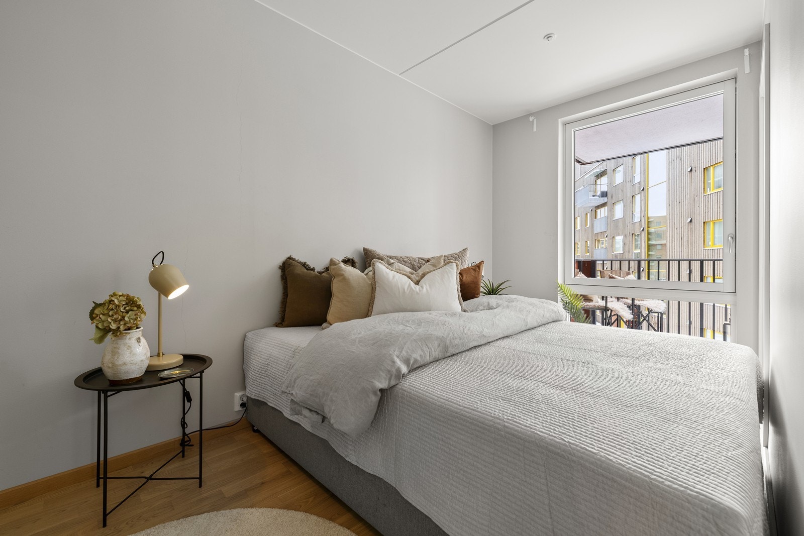 Hovedsoverommet har god plass til dobbeltseng og garderobeløsning. Galleribilde