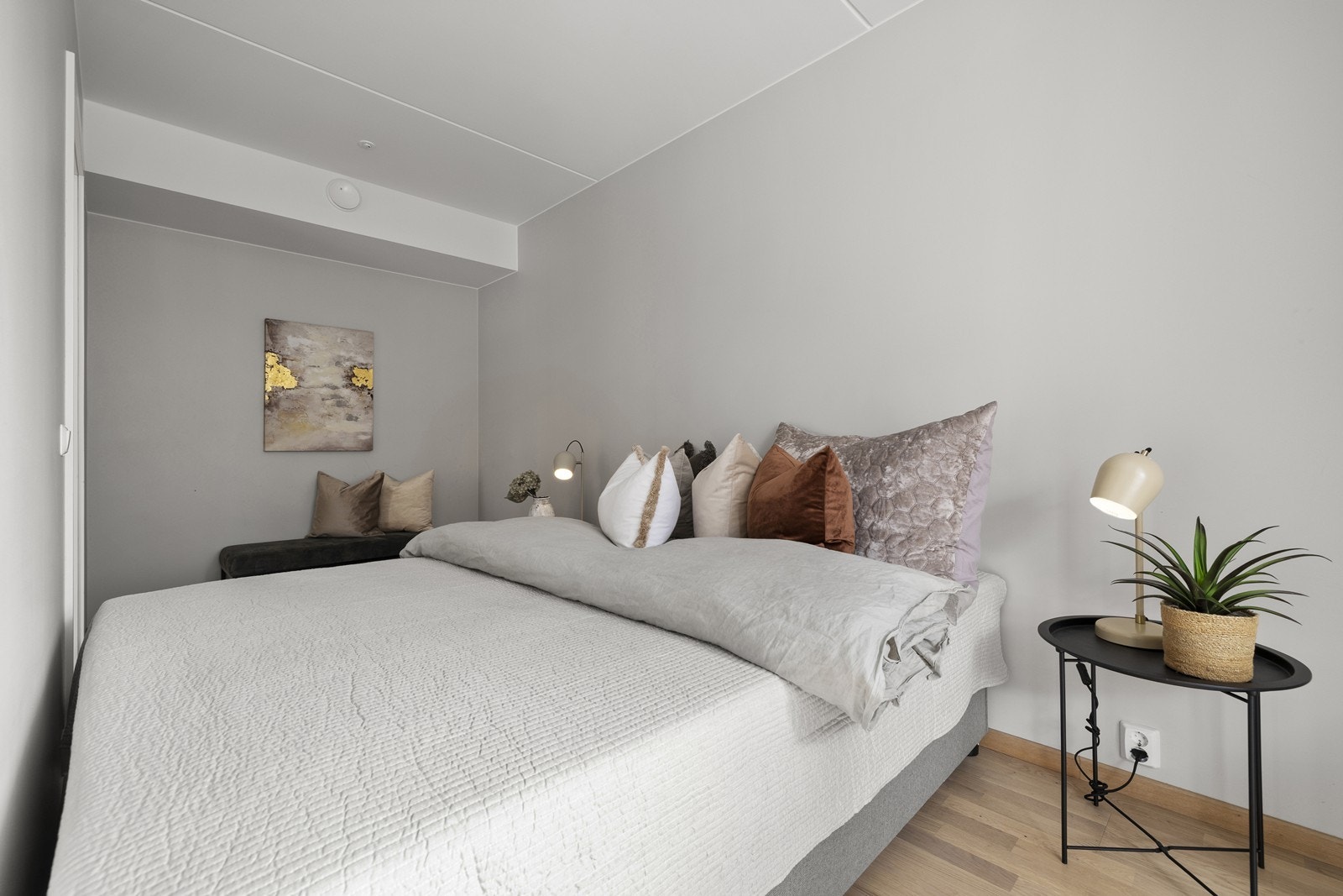 Soverommet er lunt og har en rolig plassering i leiligheten. Galleribilde