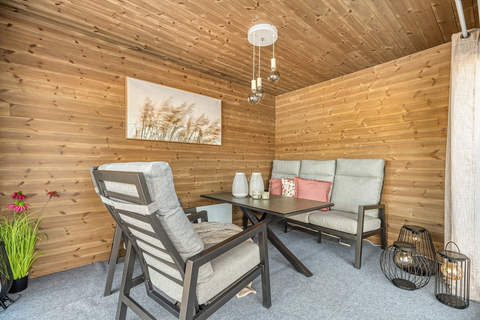 Deilig hagestue med plass til flere utemøbler Galleribilde