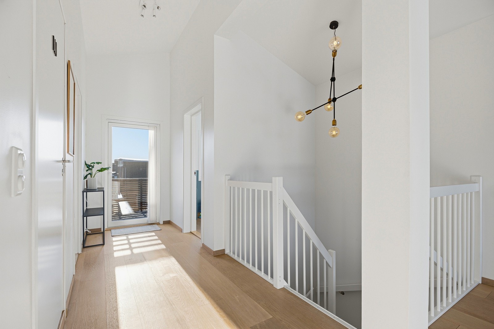 Fint trapperom i 2.etasje Galleribilde