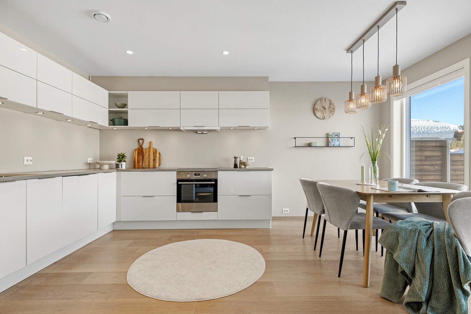 Tidløst kjøkken med integrerte hvitevarer Galleribilde