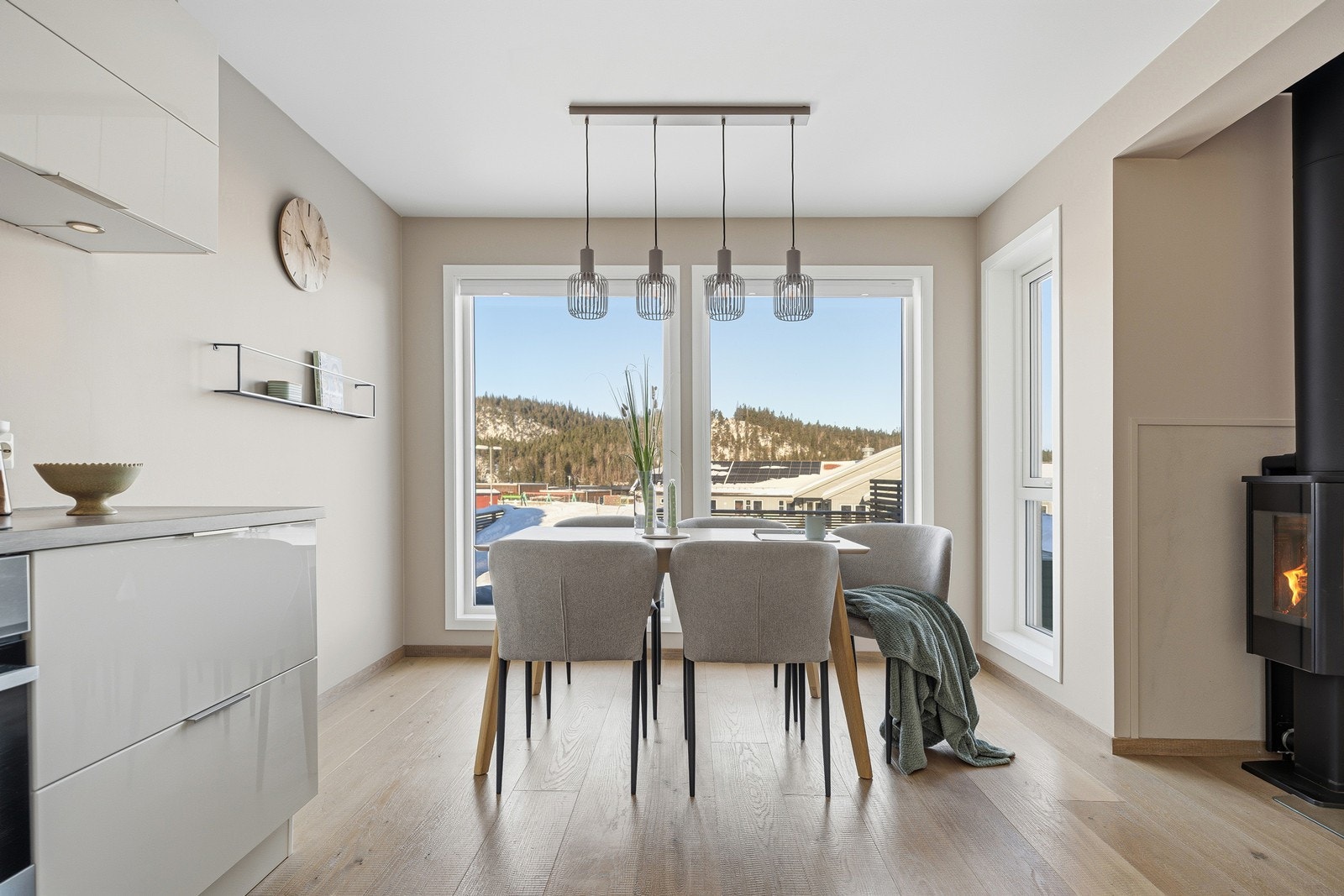 Her er det også god plass til ulike alternativer for spisegrupper Galleribilde