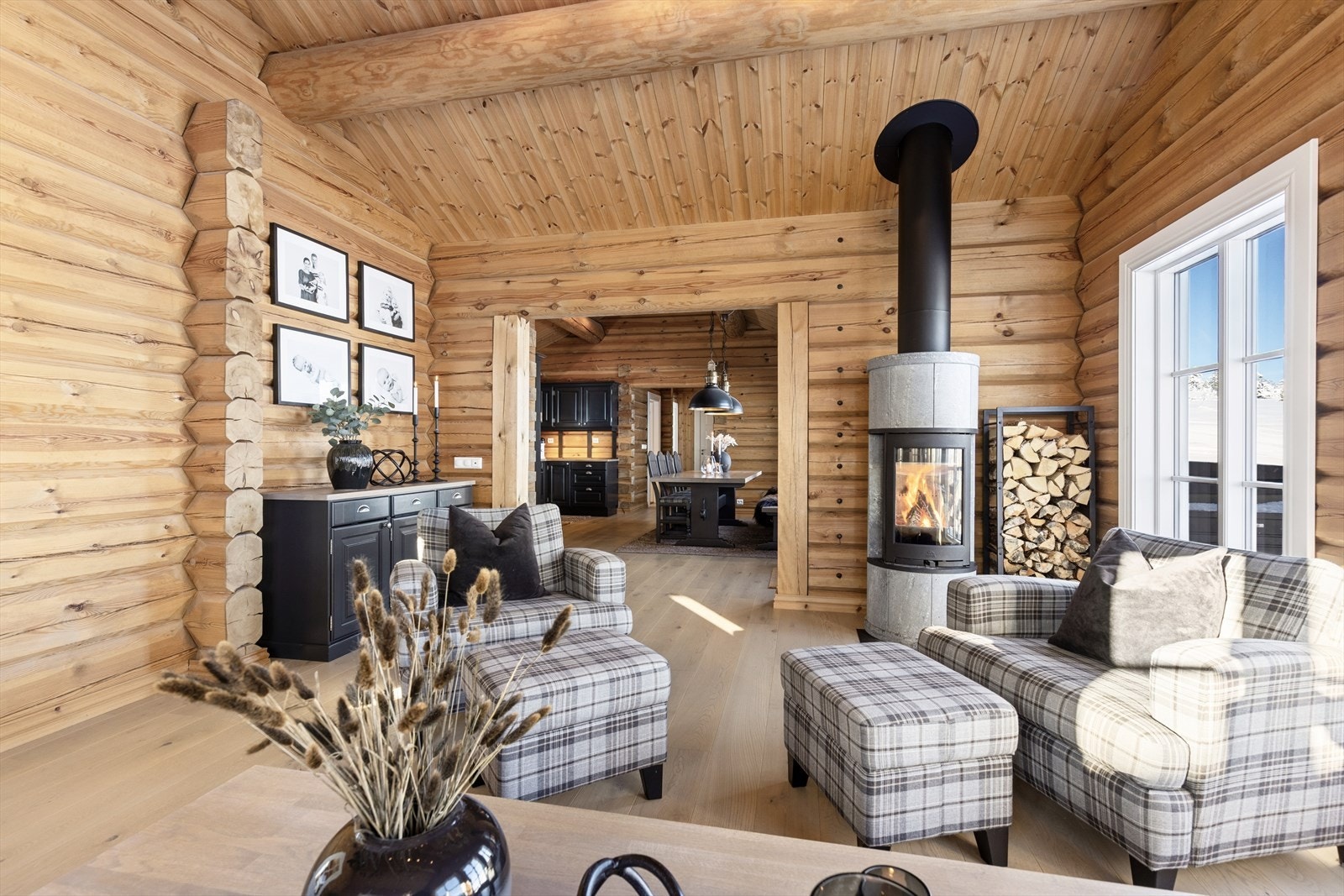 Eksklusiv klebersteinspeis gir en trivelig atmosfære på kjølige dager. Galleribilde