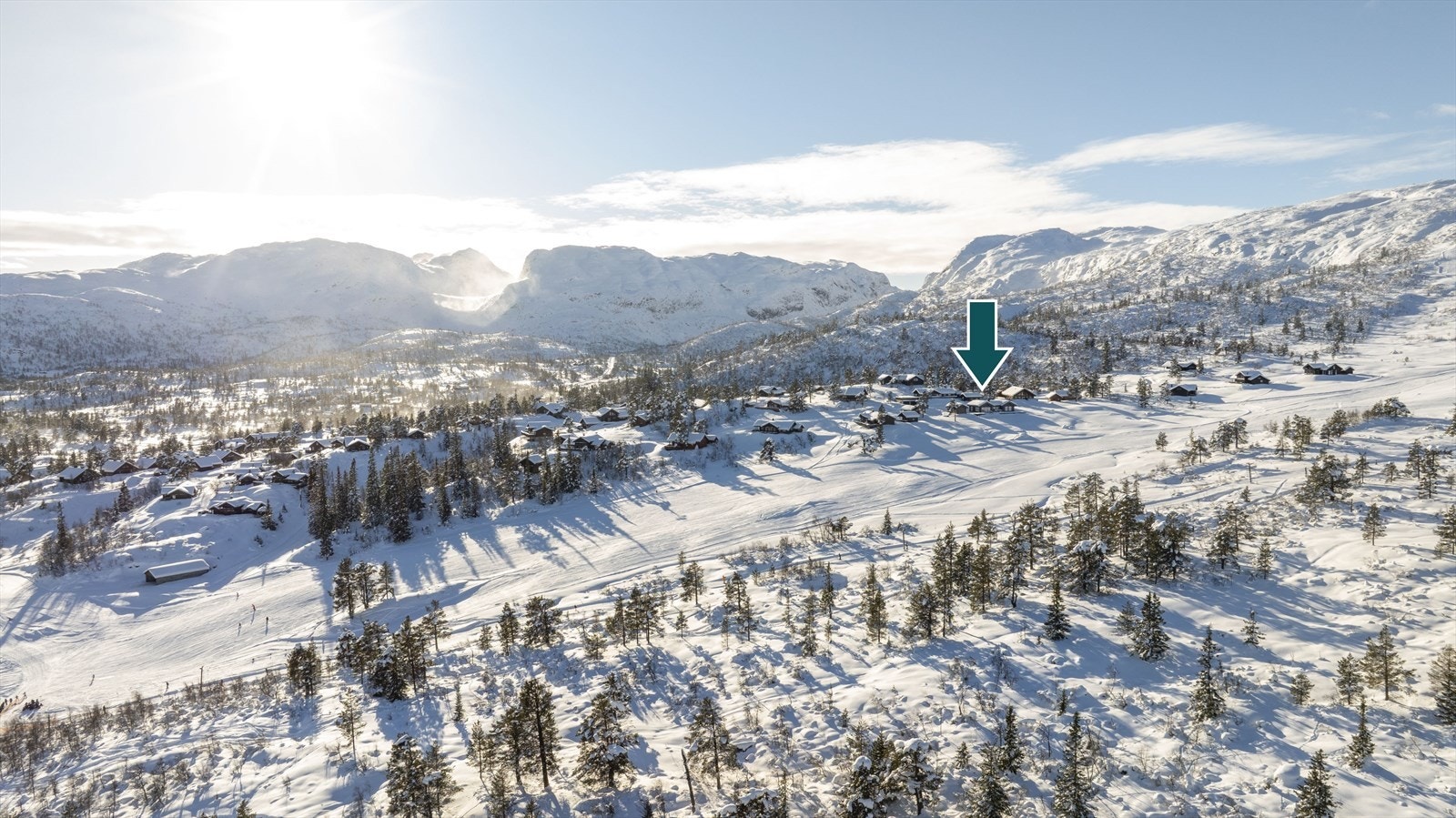 Området rundt senteret byr på imponerende natur med mektige fjellpartier, og om vinteren finner du 50 km med oppkjørte langrennsløyper i fantastisk terreng - driftet av et godt innarbeidet og solid løypelag. Galleribilde