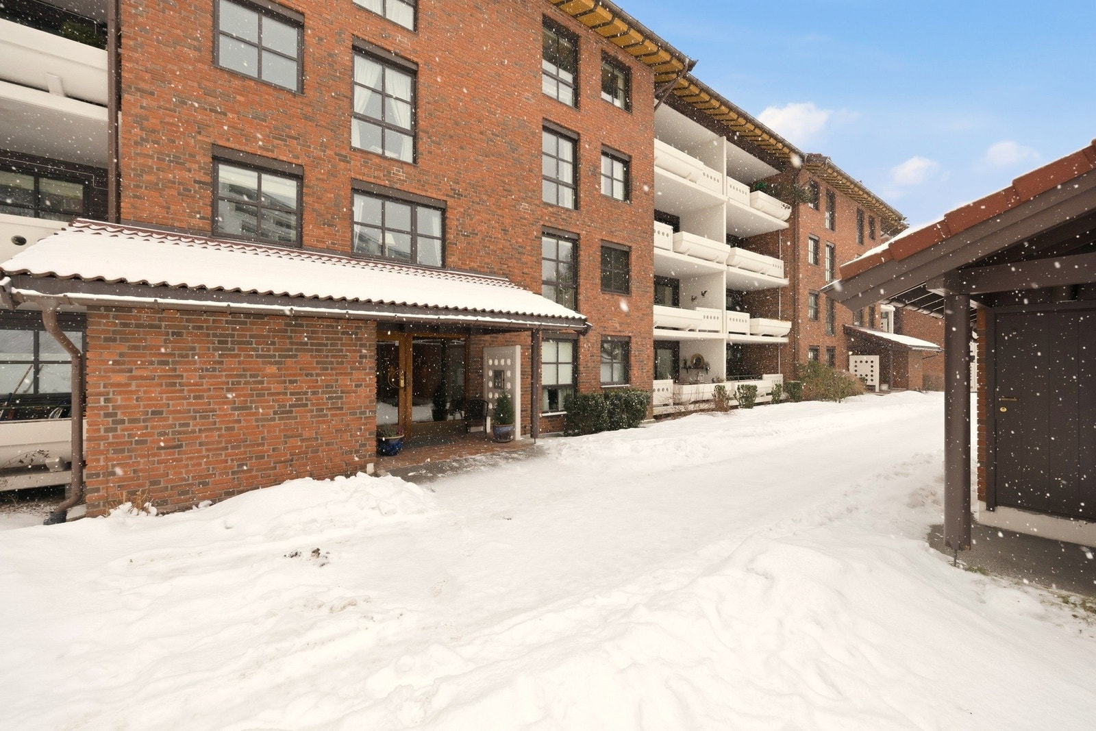 Veldrevet sameiet med fellesarealer og gode parkeringsmuligheter. Galleribilde